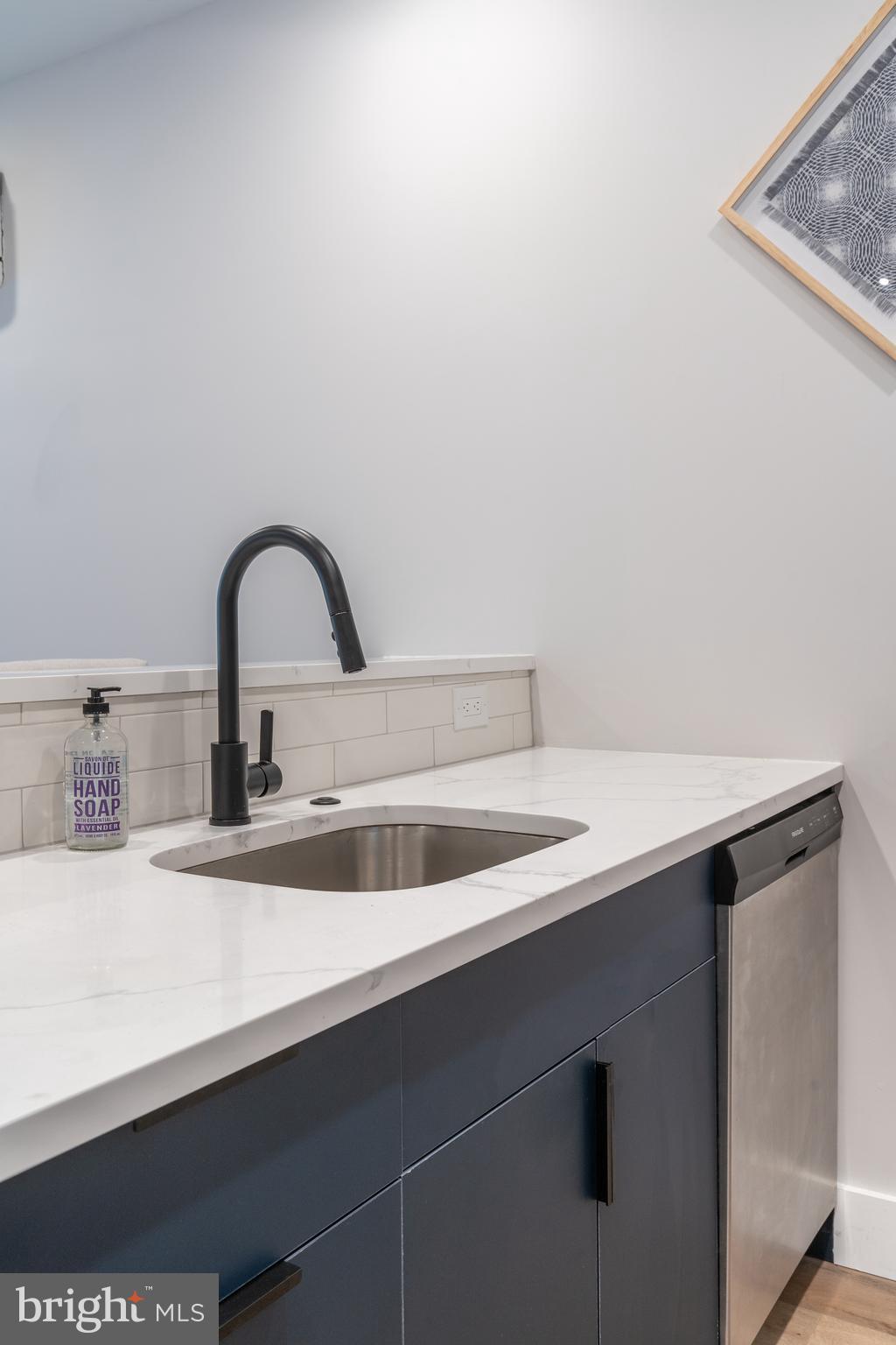 EAST FALLS - Commercial Sale