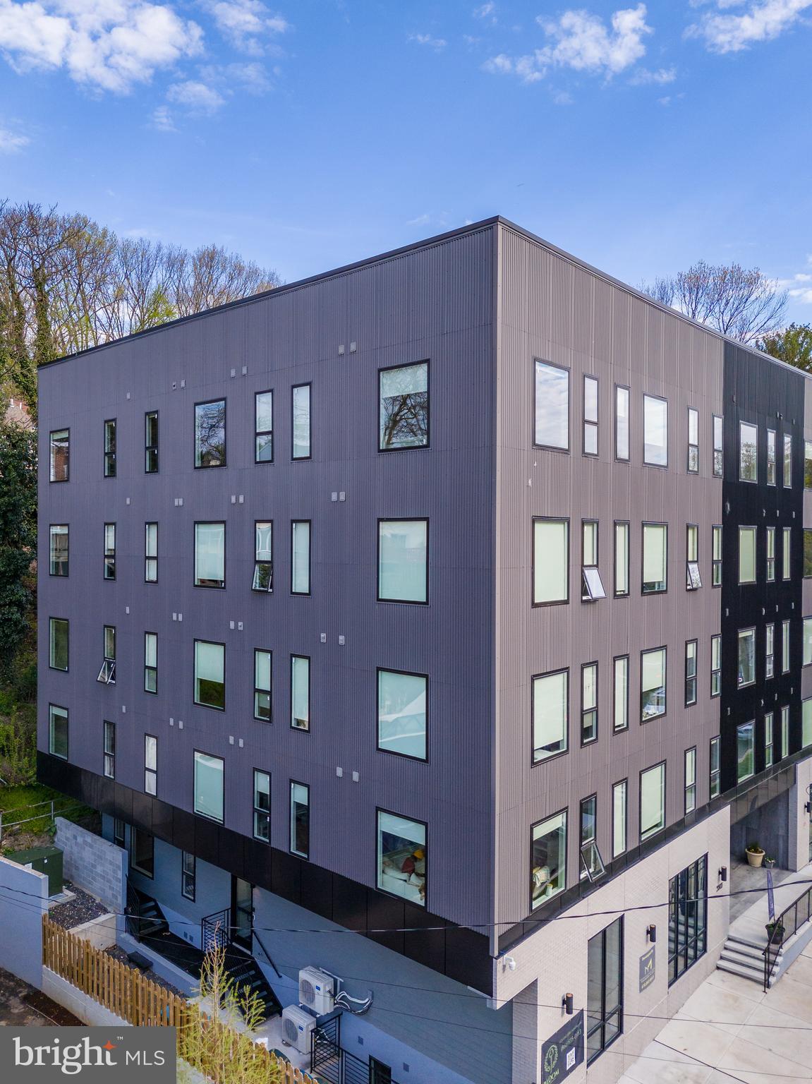 EAST FALLS - Commercial Sale