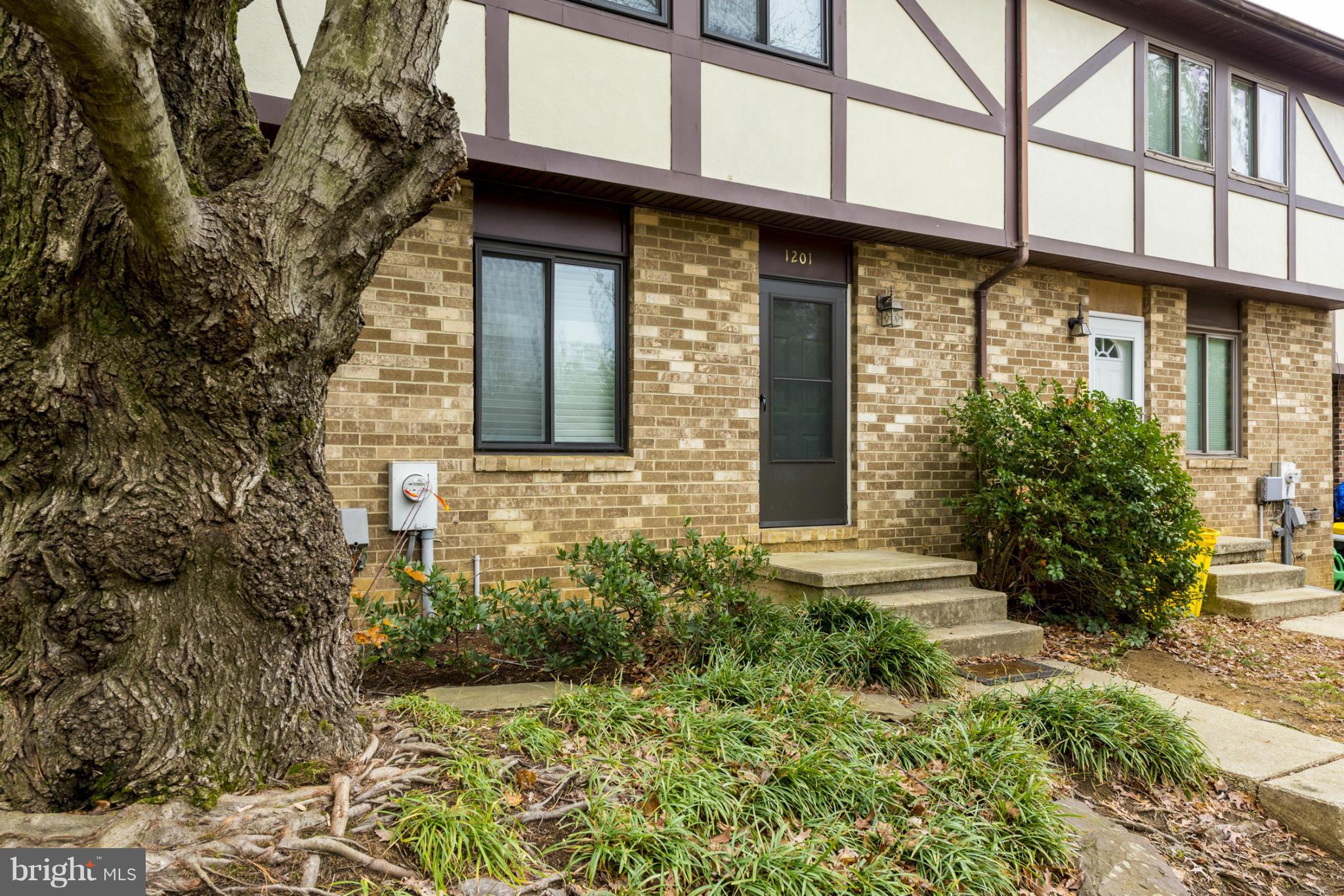 Fantastic end-unit town home in Arnold. Move-in ready!  New eat-in kitchen and freshly painted throughout. Wood burning fireplace. Master suite with full bath & walk-in closet.  Huge deck off the living room. This townhome is larger than most. Big backyard. Spacious walkout basement with finished rec room. Shed with electric. This is a good one!  Broadneck school district.
