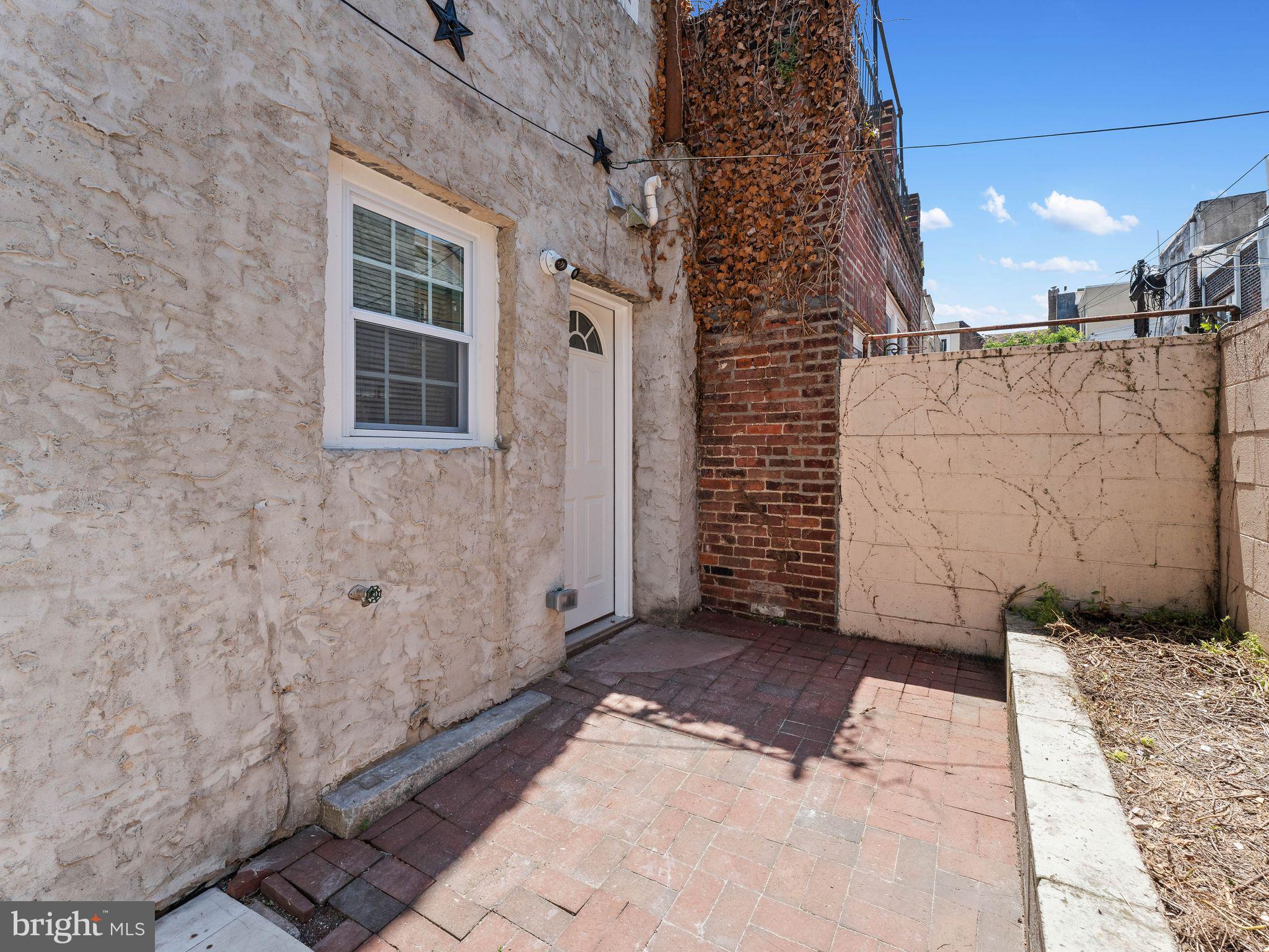 QUEEN VILLAGE - Residential