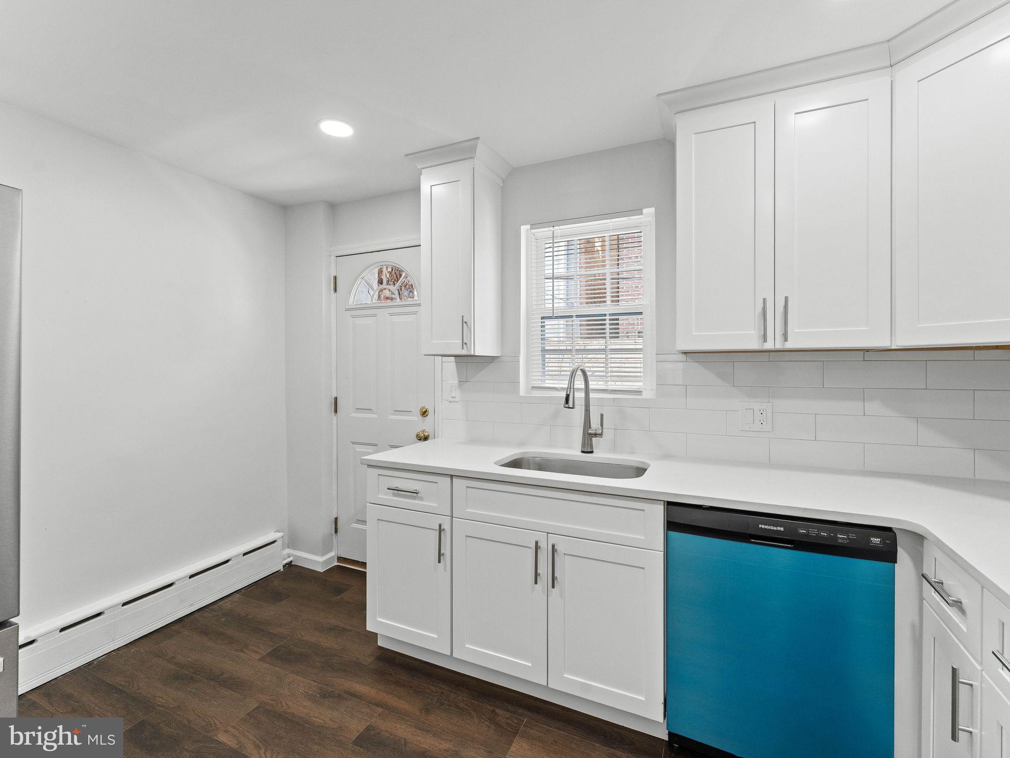 QUEEN VILLAGE - Residential