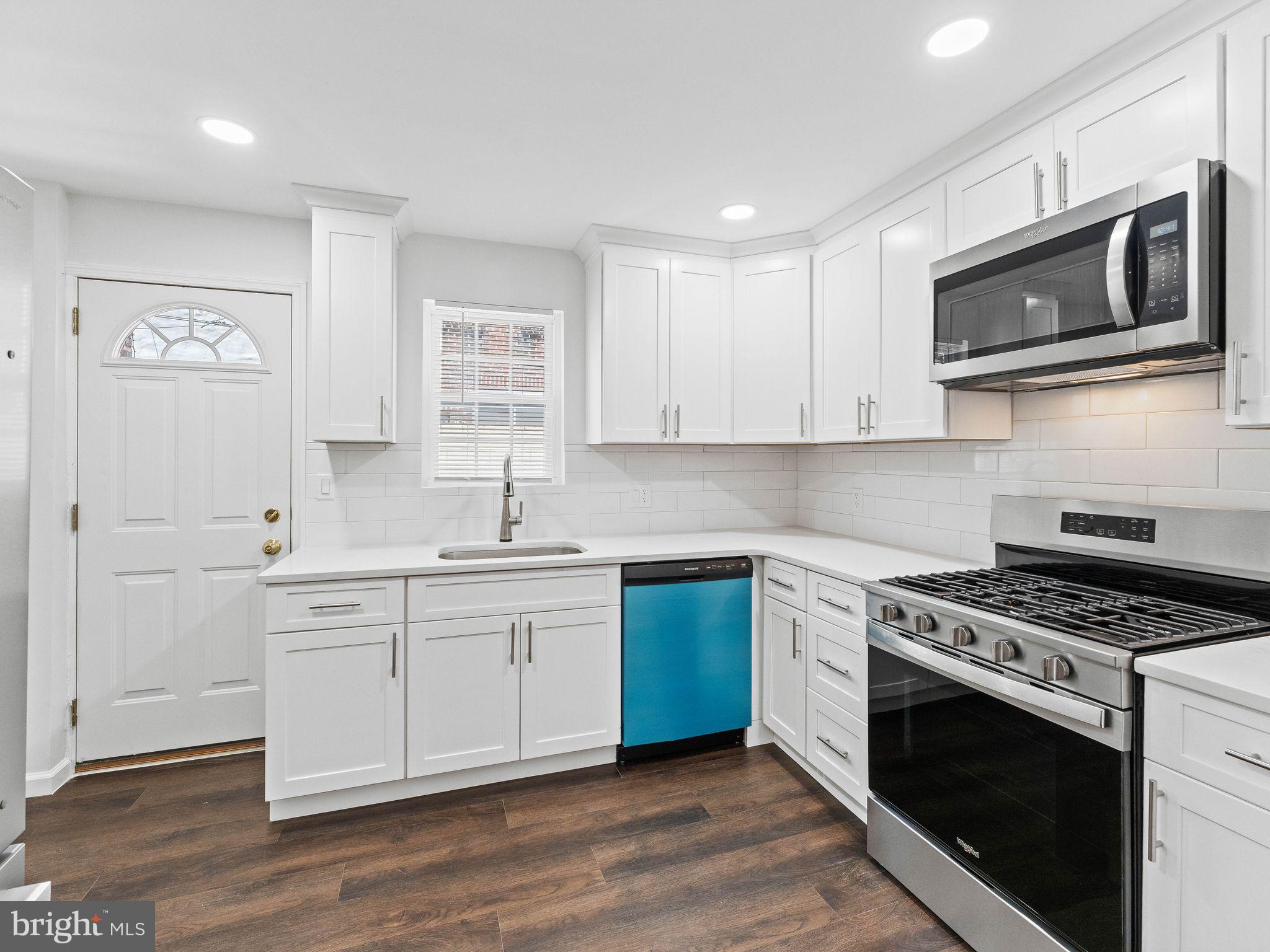QUEEN VILLAGE - Residential