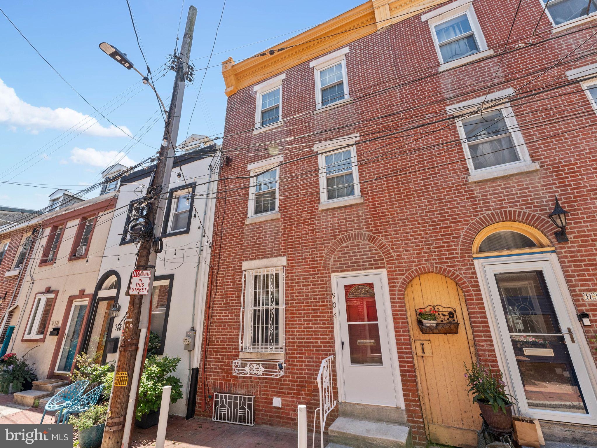 QUEEN VILLAGE - Residential