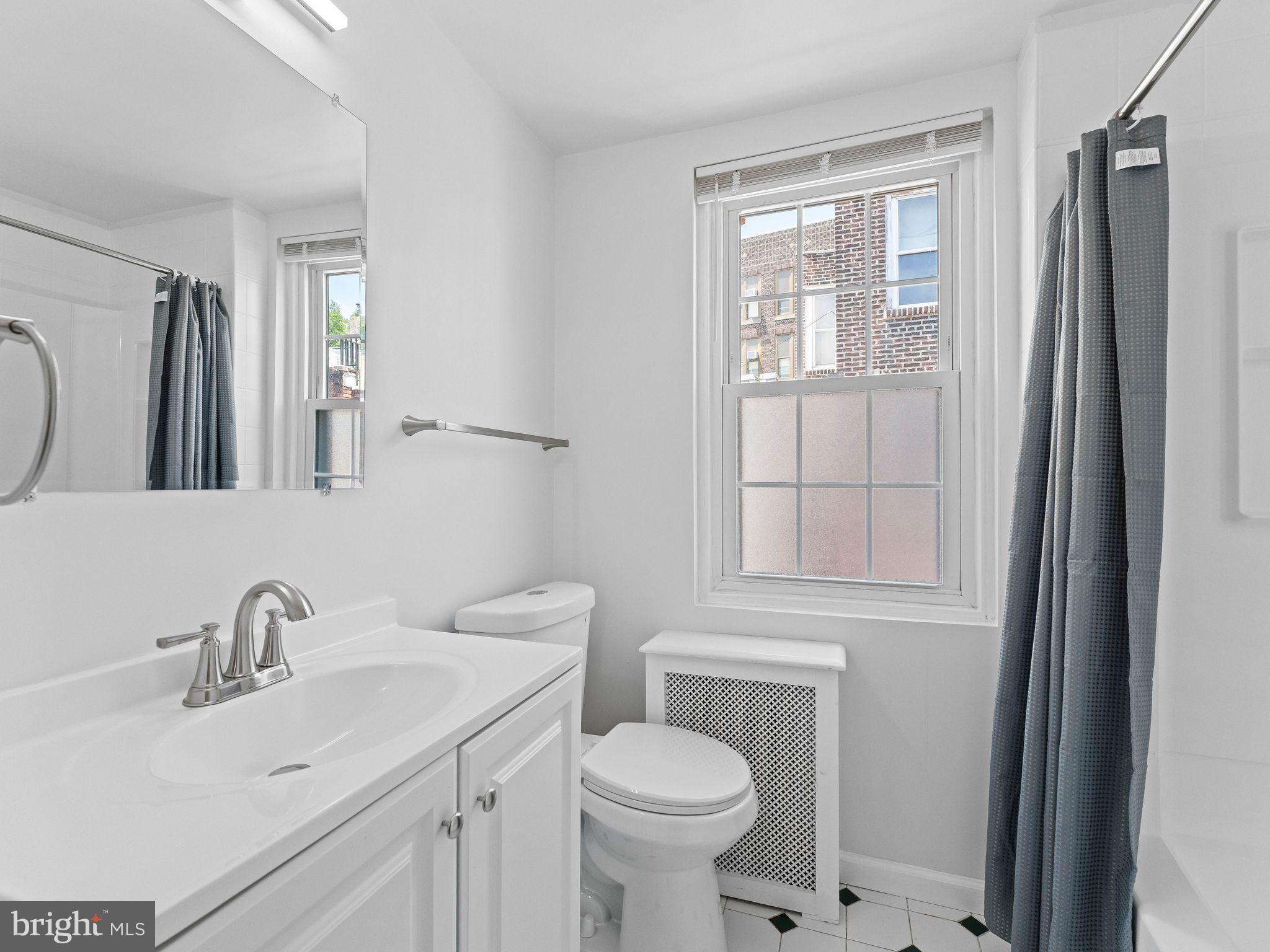 QUEEN VILLAGE - Residential