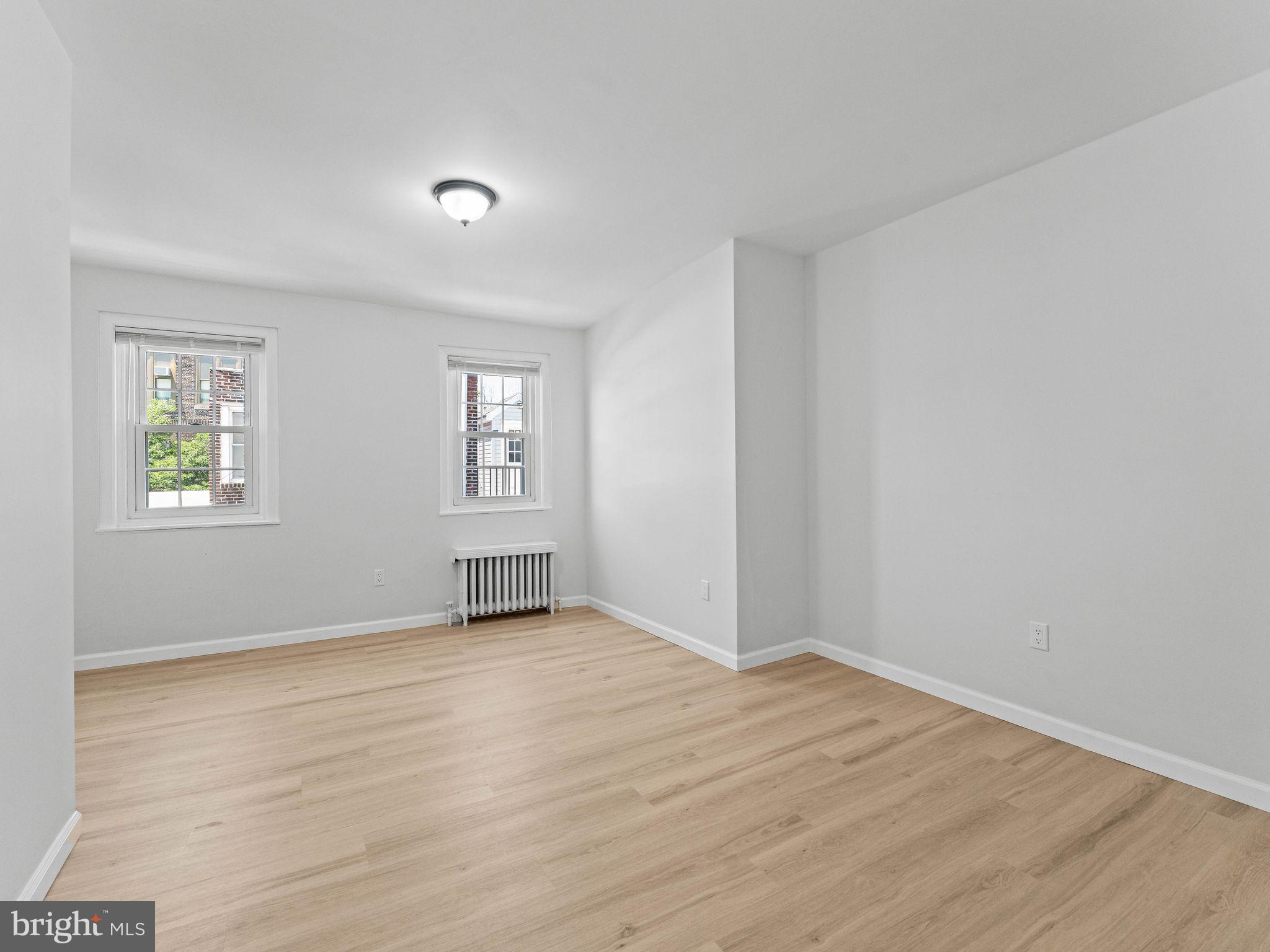 QUEEN VILLAGE - Residential
