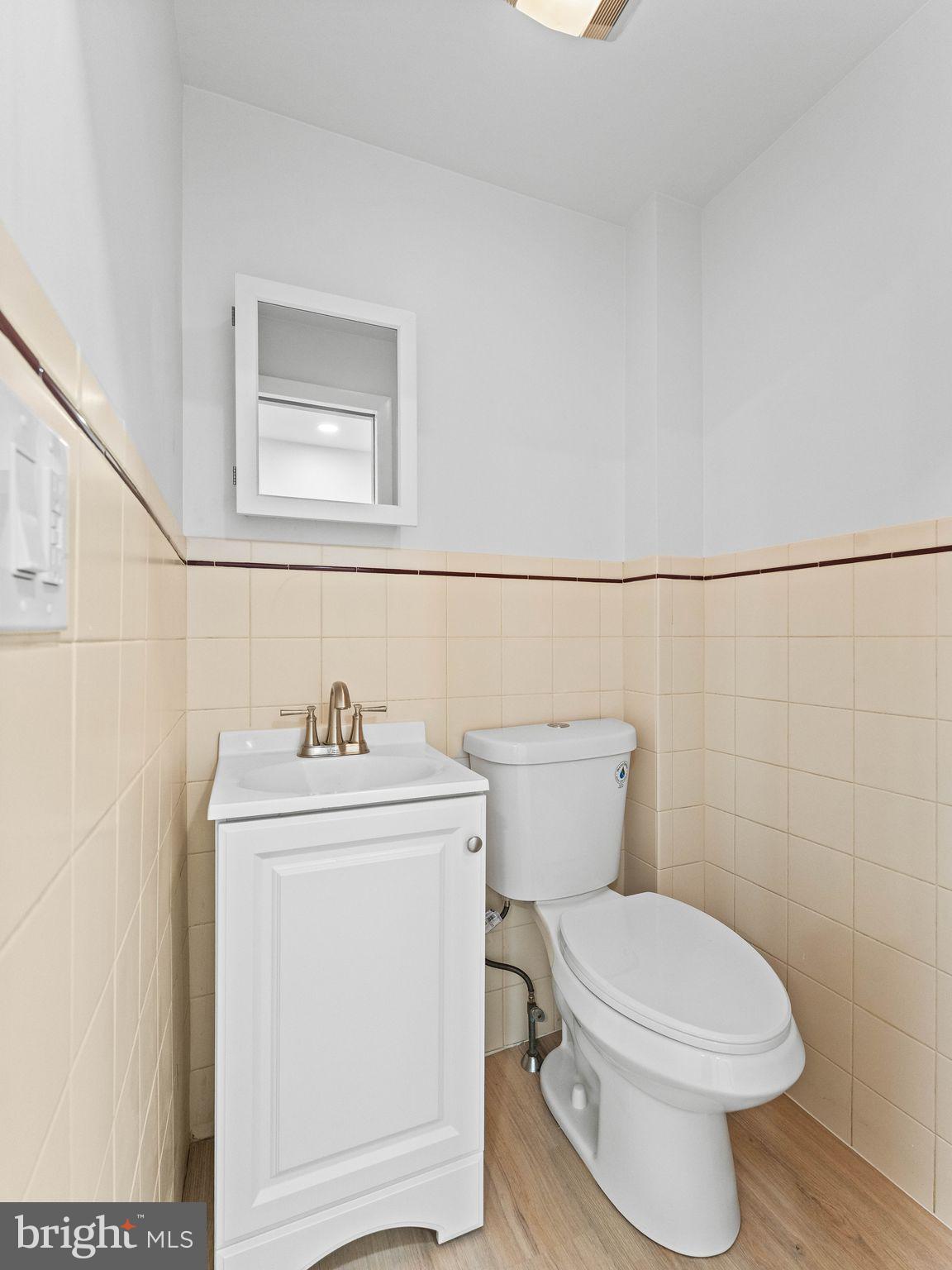 QUEEN VILLAGE - Residential
