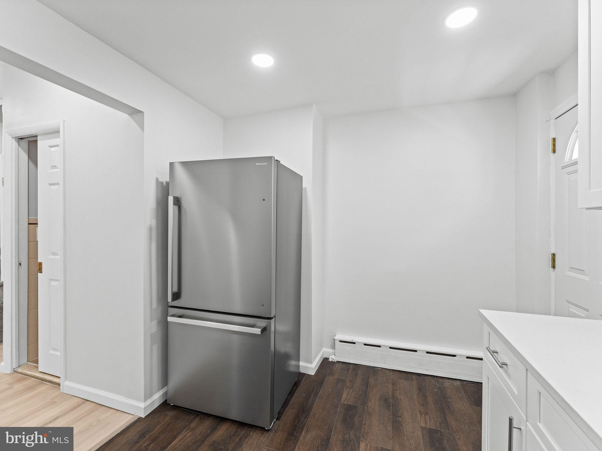 QUEEN VILLAGE - Residential