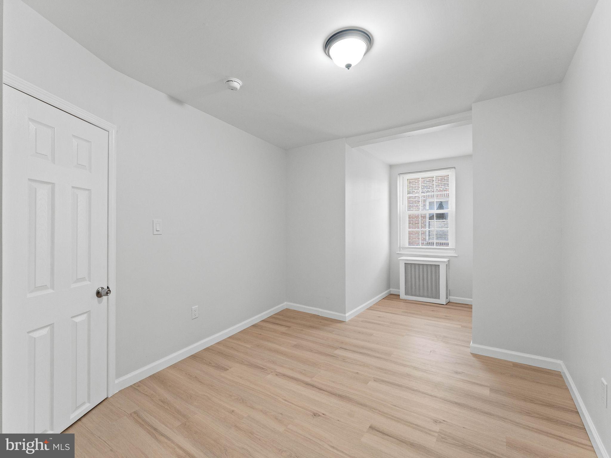 QUEEN VILLAGE - Residential
