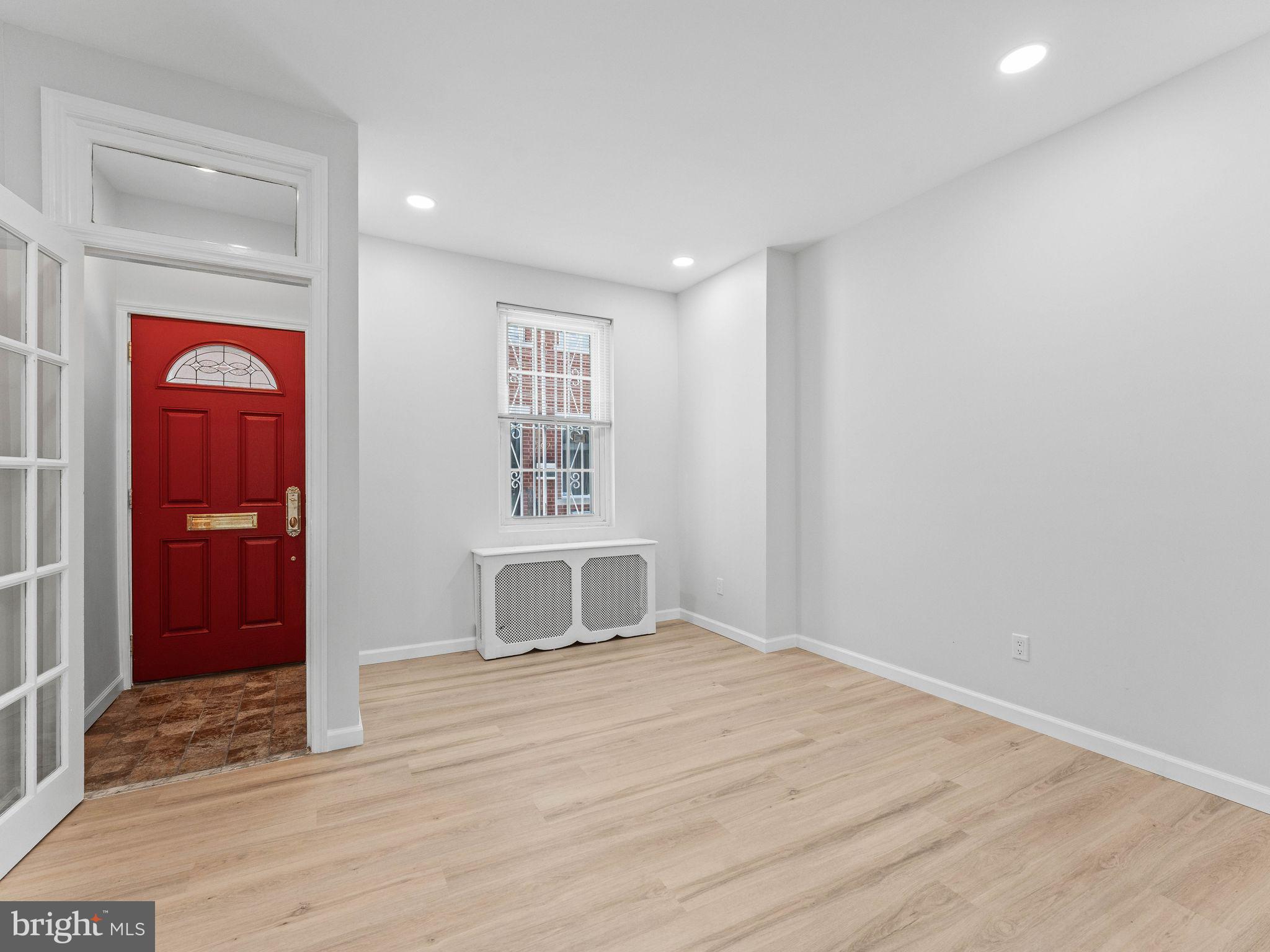 QUEEN VILLAGE - Residential