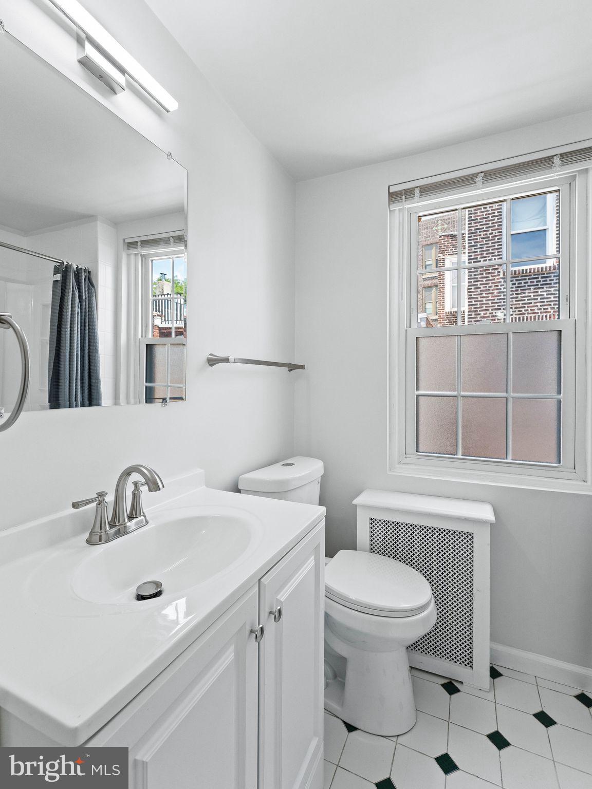 QUEEN VILLAGE - Residential