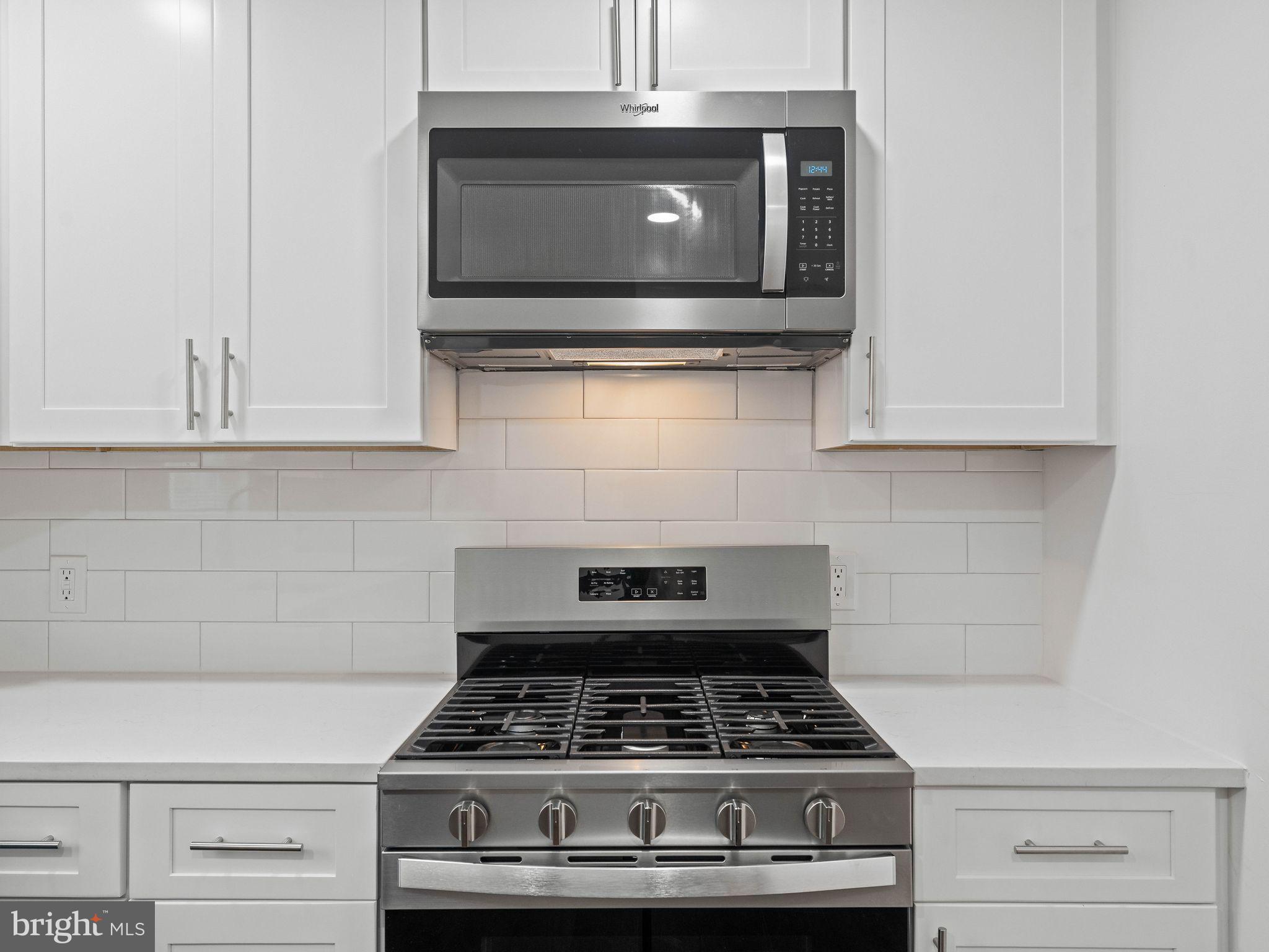QUEEN VILLAGE - Residential
