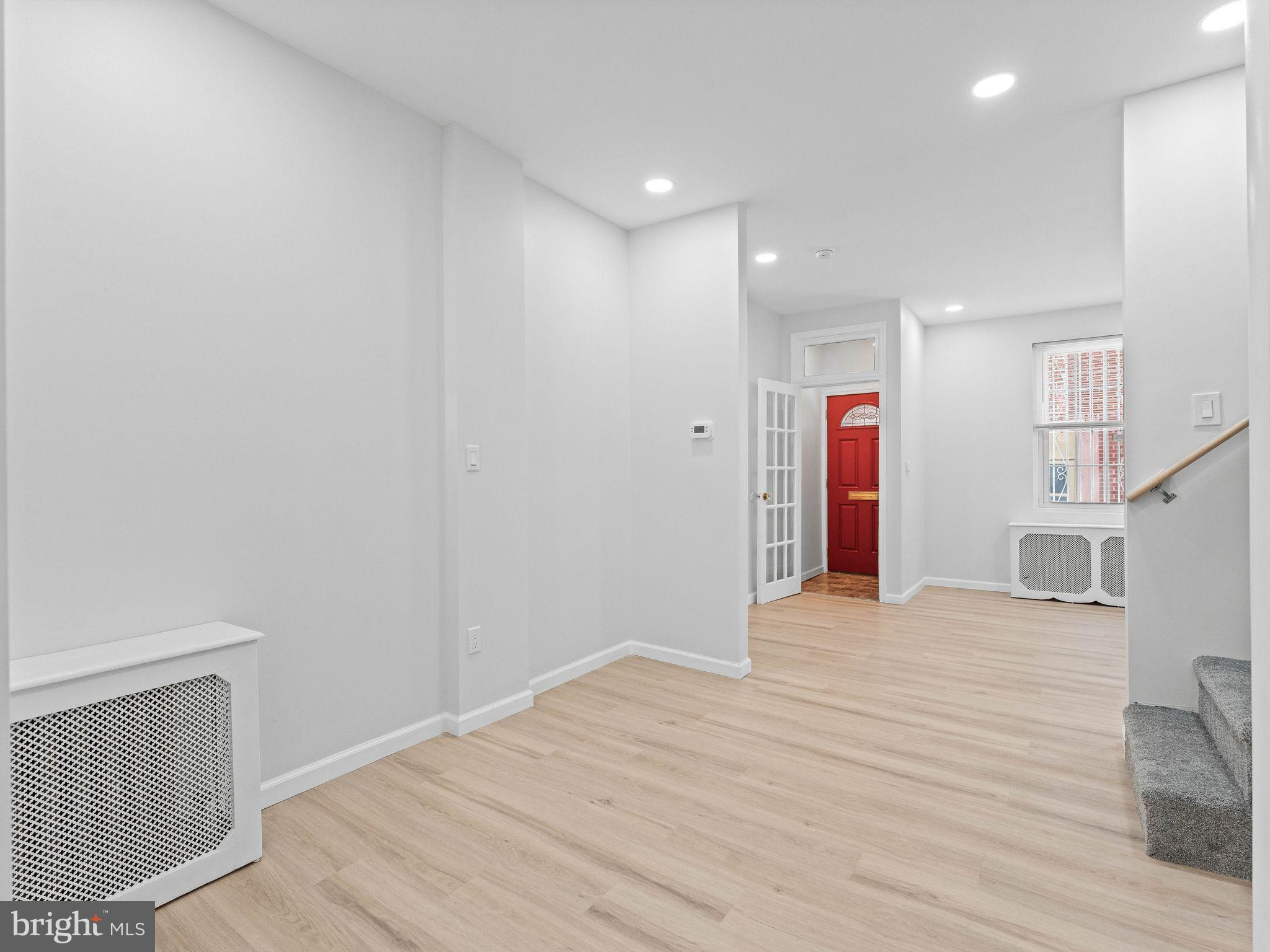 QUEEN VILLAGE - Residential