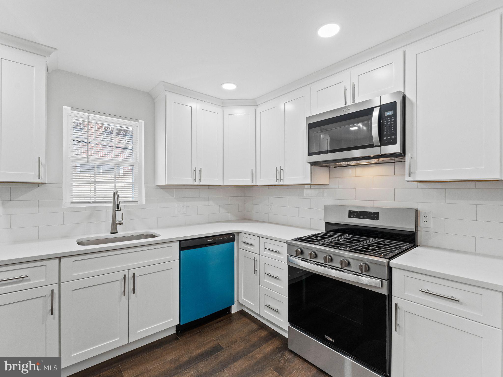 QUEEN VILLAGE - Residential