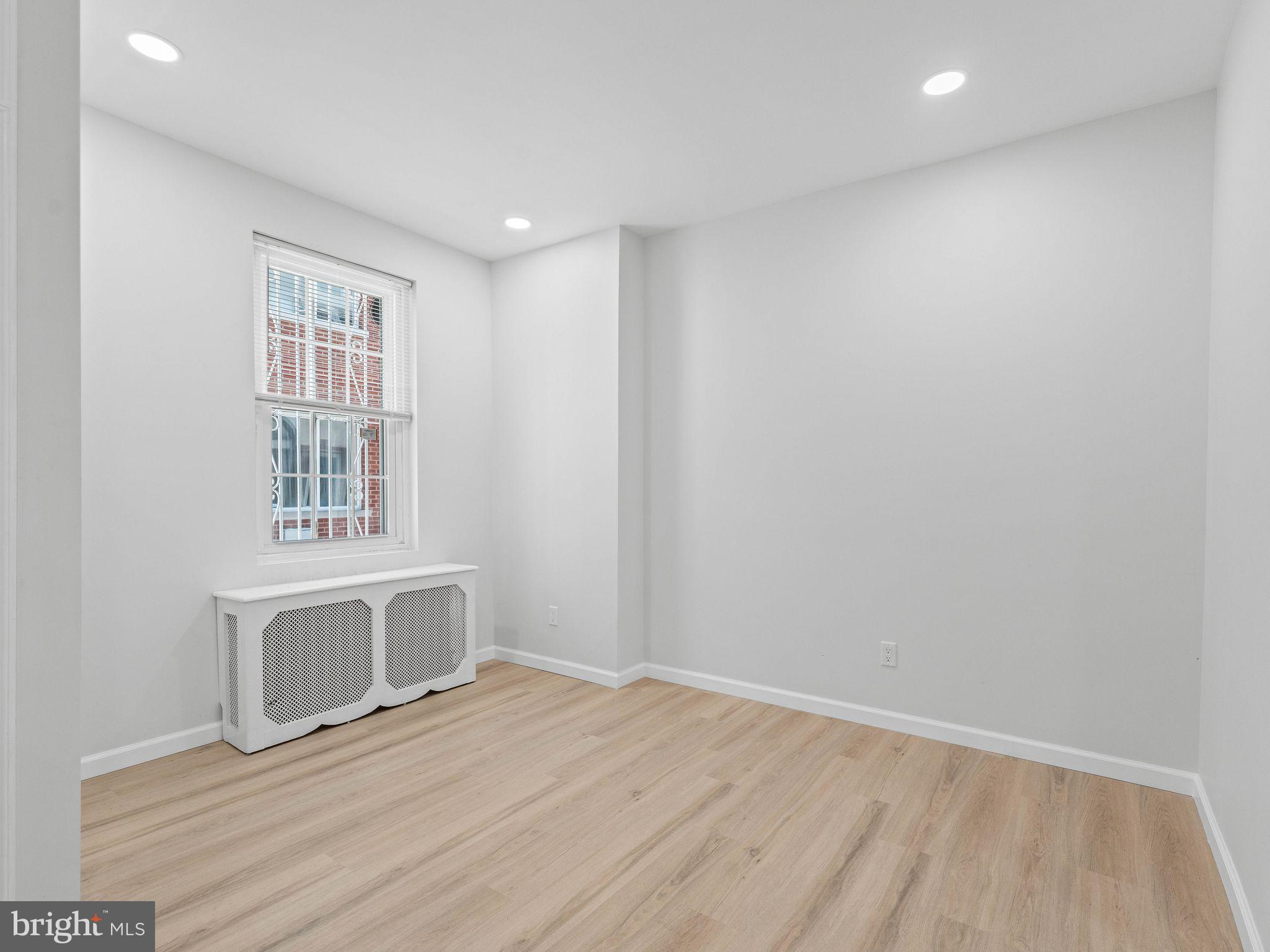QUEEN VILLAGE - Residential