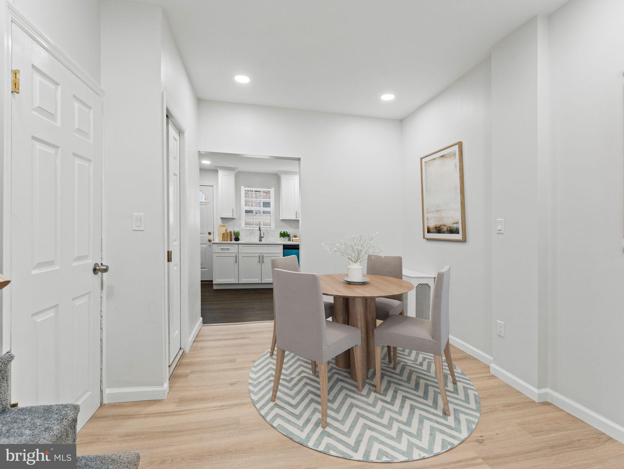 QUEEN VILLAGE - Residential