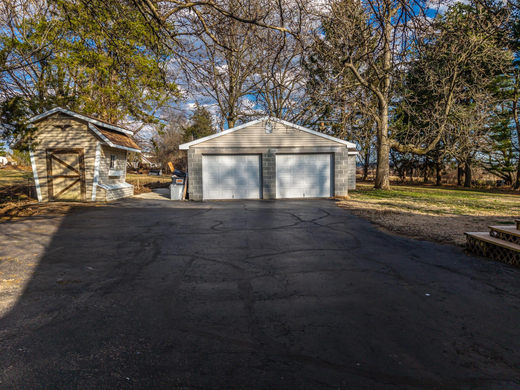 WOODS EDGE - Residential