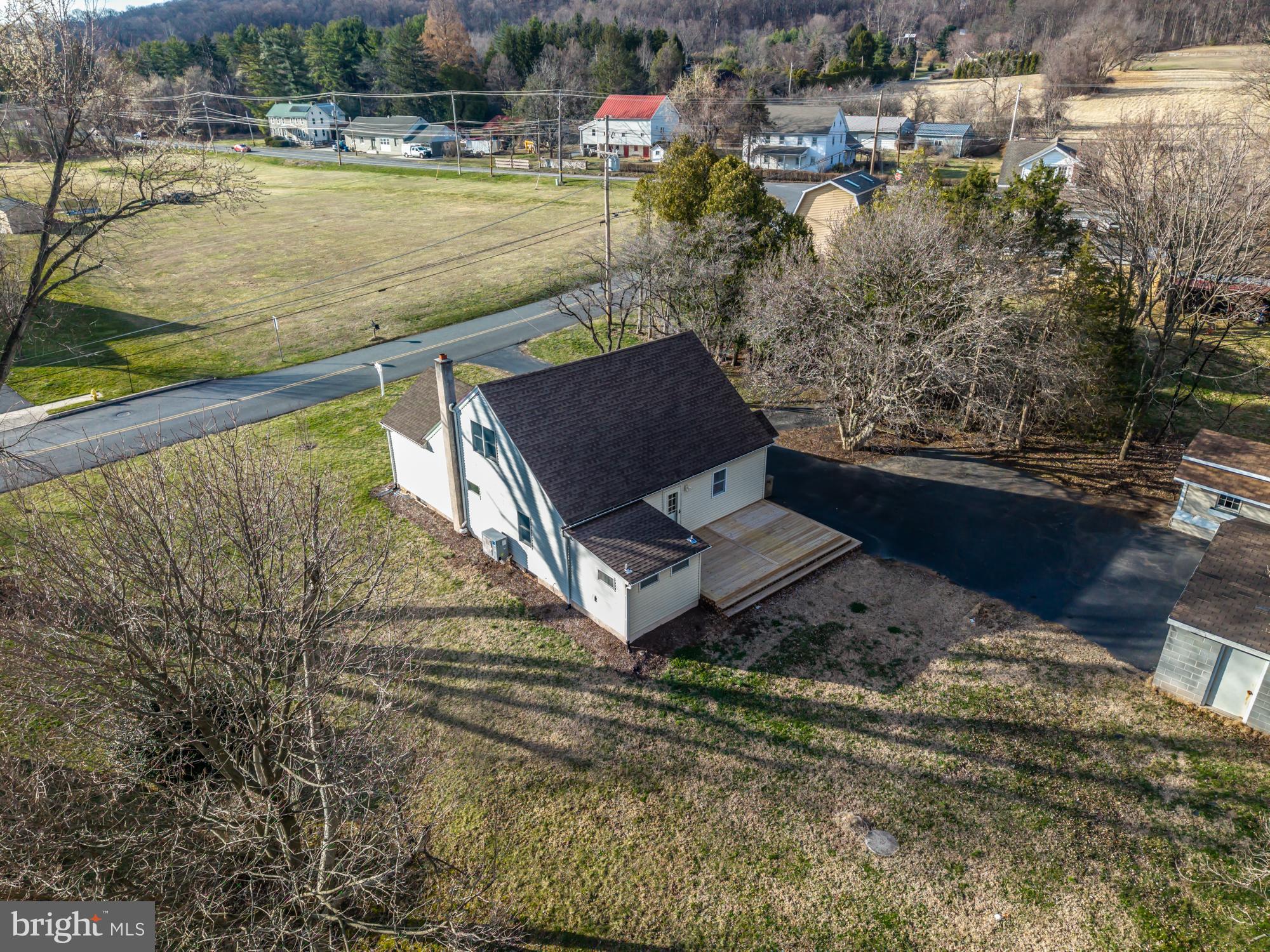WOODS EDGE - Residential