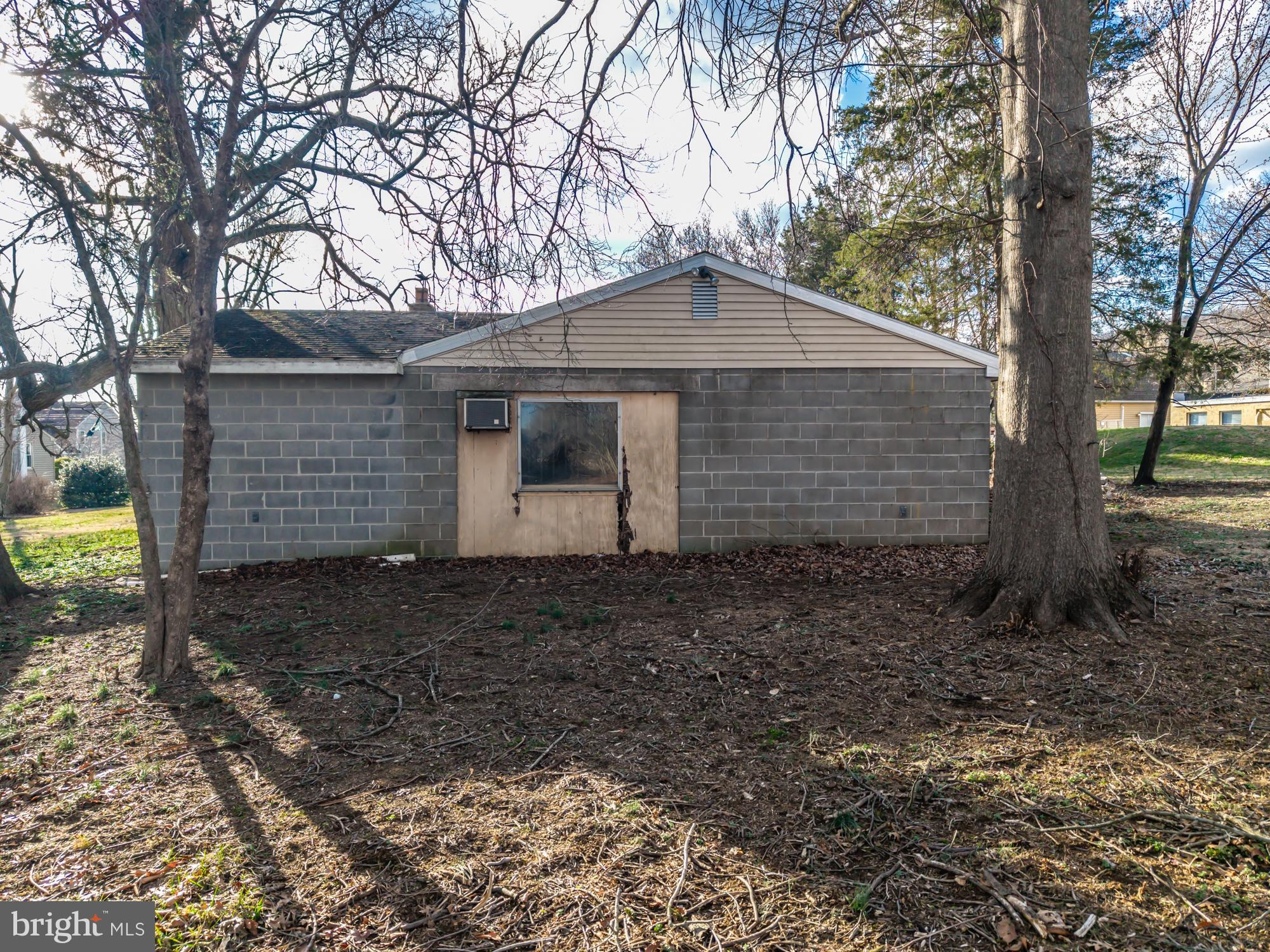WOODS EDGE - Residential