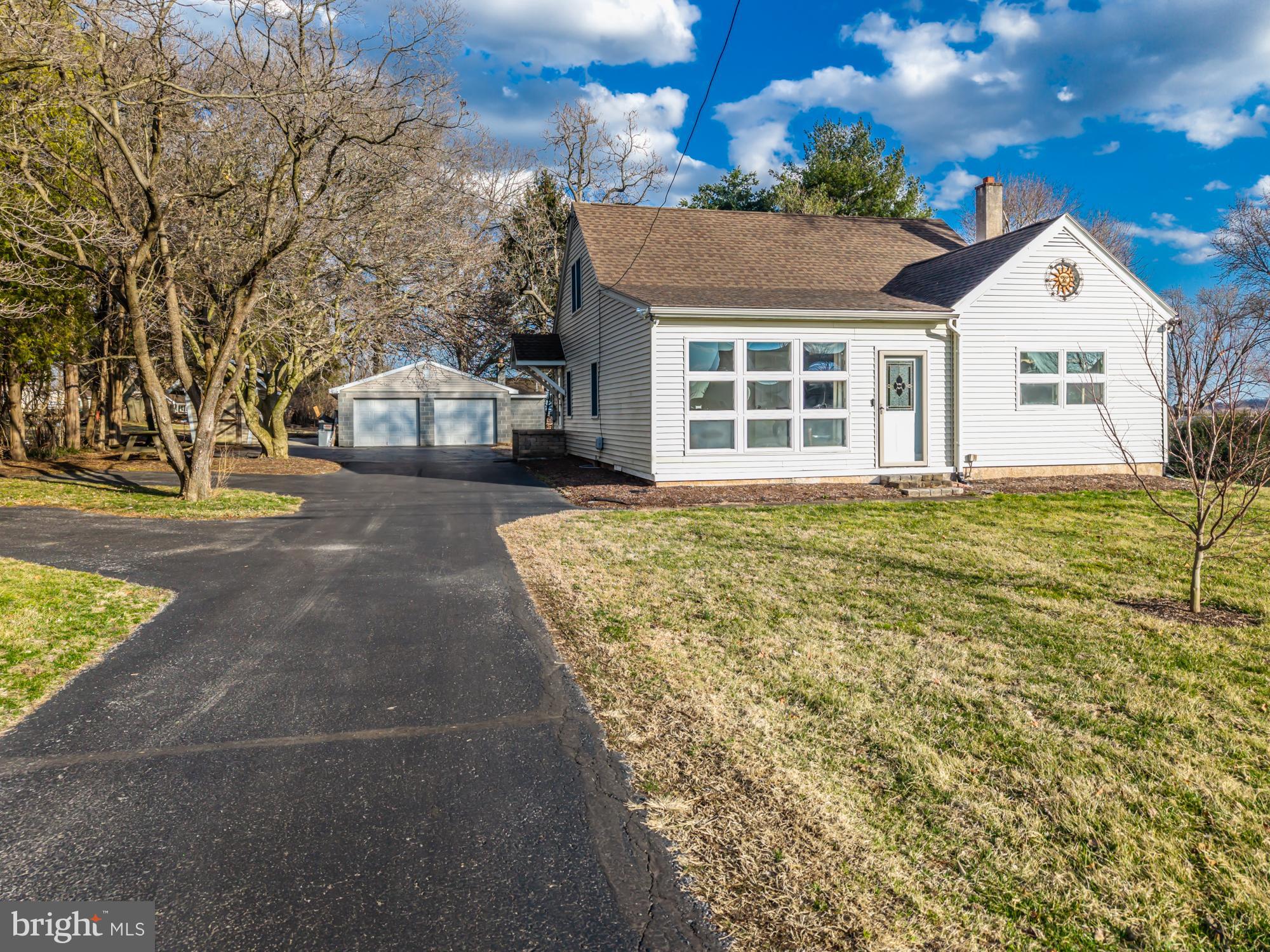 WOODS EDGE - Residential