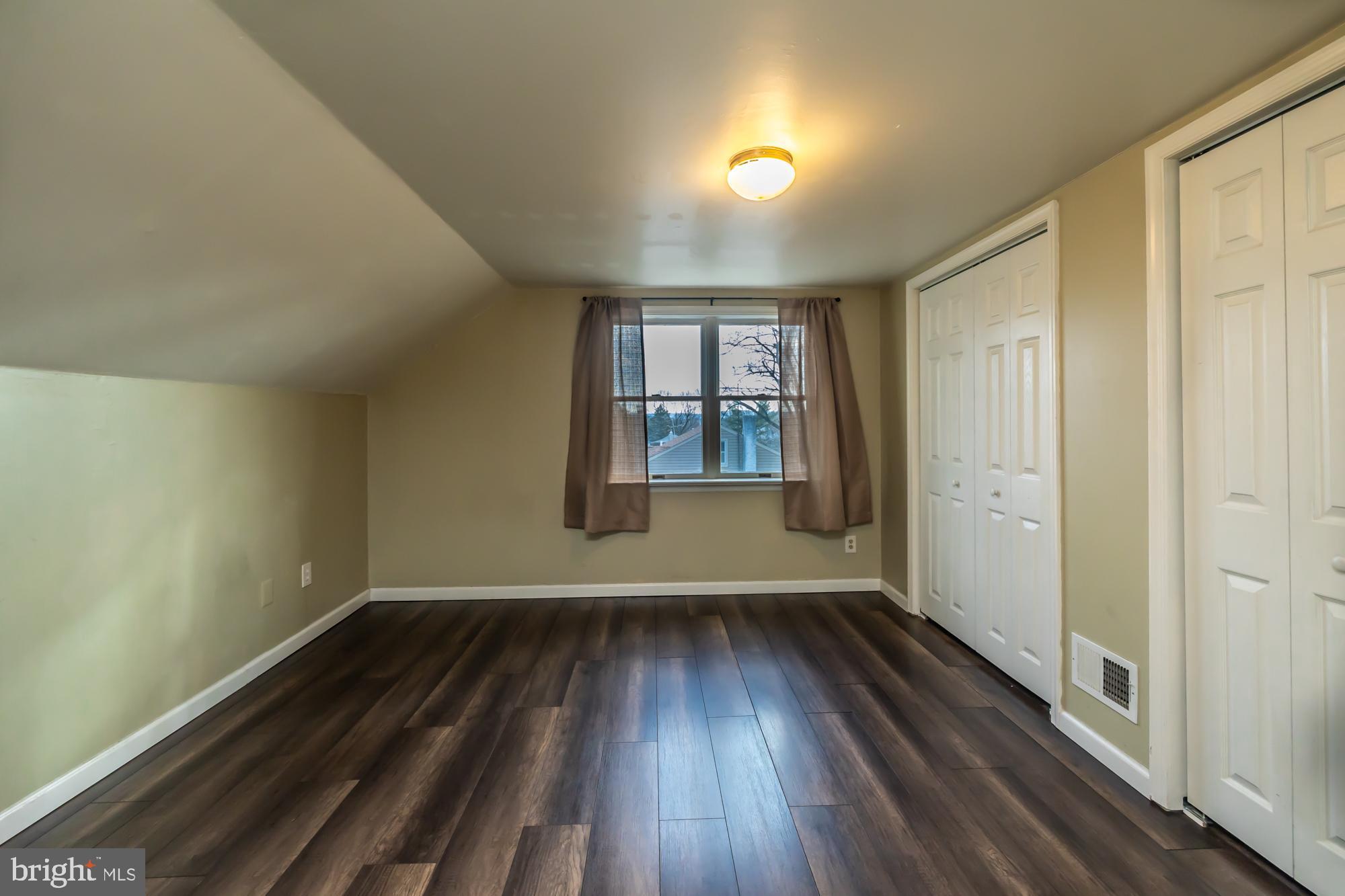 WOODS EDGE - Residential