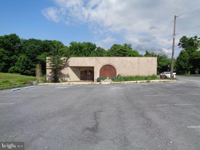 10,000+ square foot building that was a former restaurant. Being SOLD AS-IS. A lot of restaurant equipment and other items left in building. Roof does leak and has been patched.  Approx. 85 parking spaces.  Zoned SC (Suburban Commercial). See associated docs for zoning info and other info.