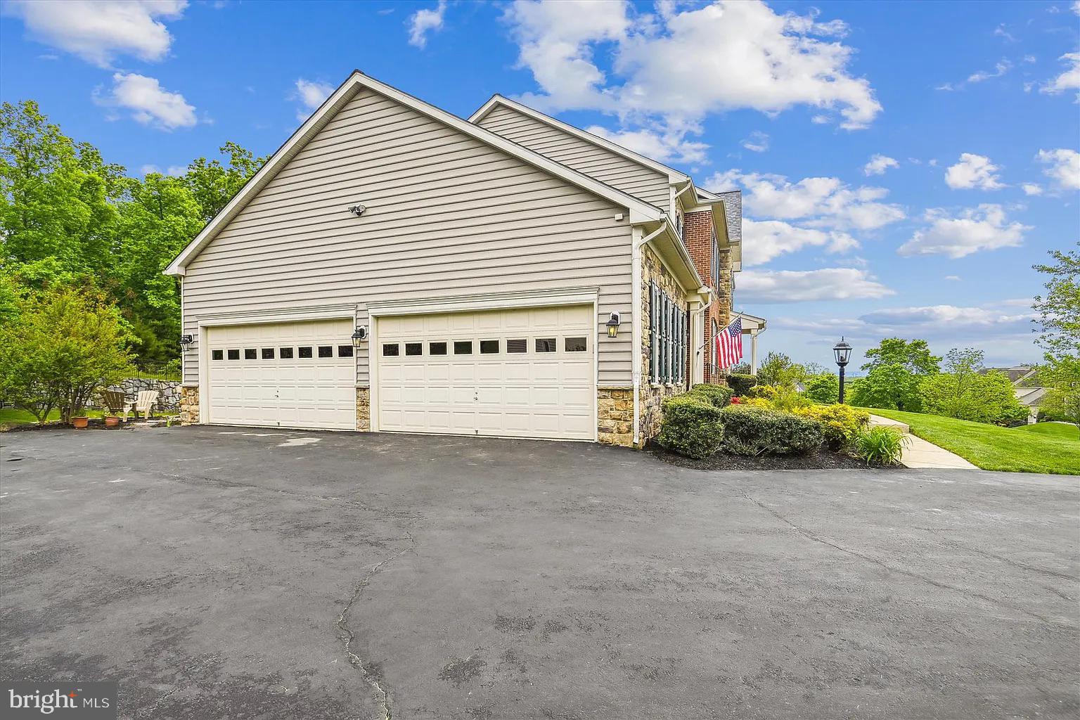 BROADLANDS - Residential