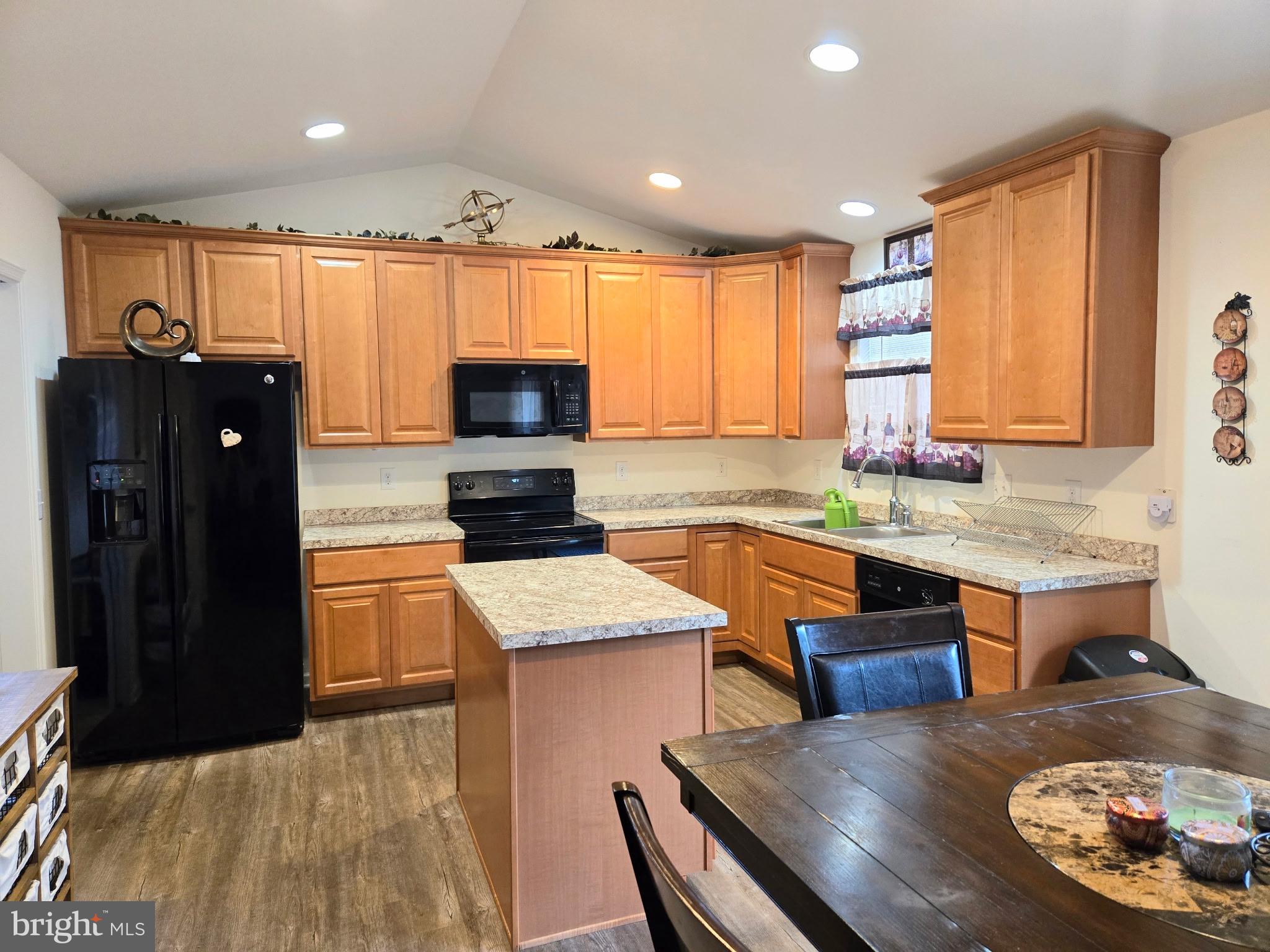 FOX HOLLOW - Residential