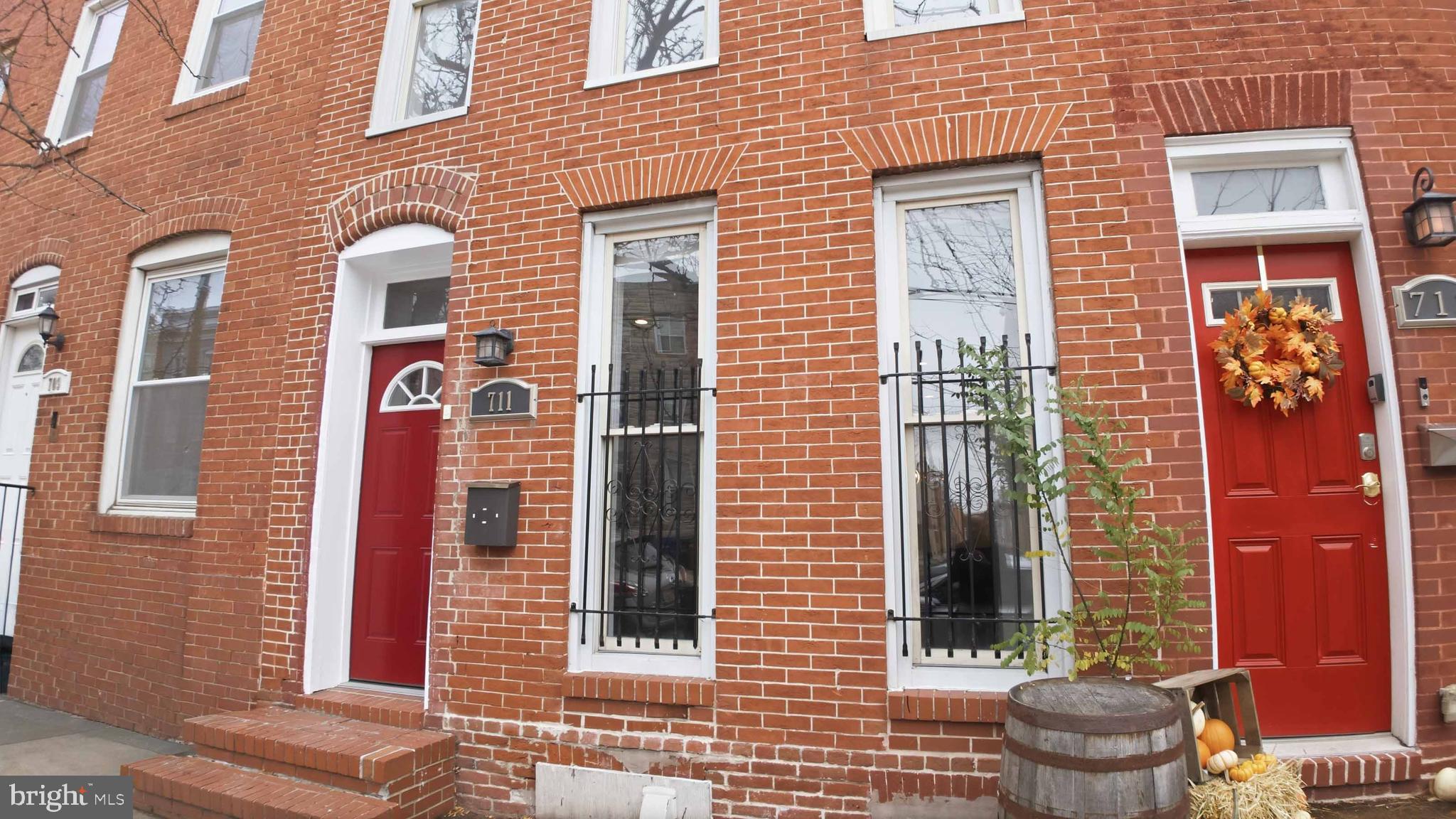3-Bed, 2-Bath,  in Washington Village!

Oversized and move-in ready with hardwood floors, granite countertops, and stainless steel appliances. Enjoy a private fenced patio, walk-in closets, and room to add a rooftop deck off the Master Suite. Quiet street yet close to shopping, dining, and nightlife—perfect blend of style and convenience! Won't last long. Schedule your showing today.