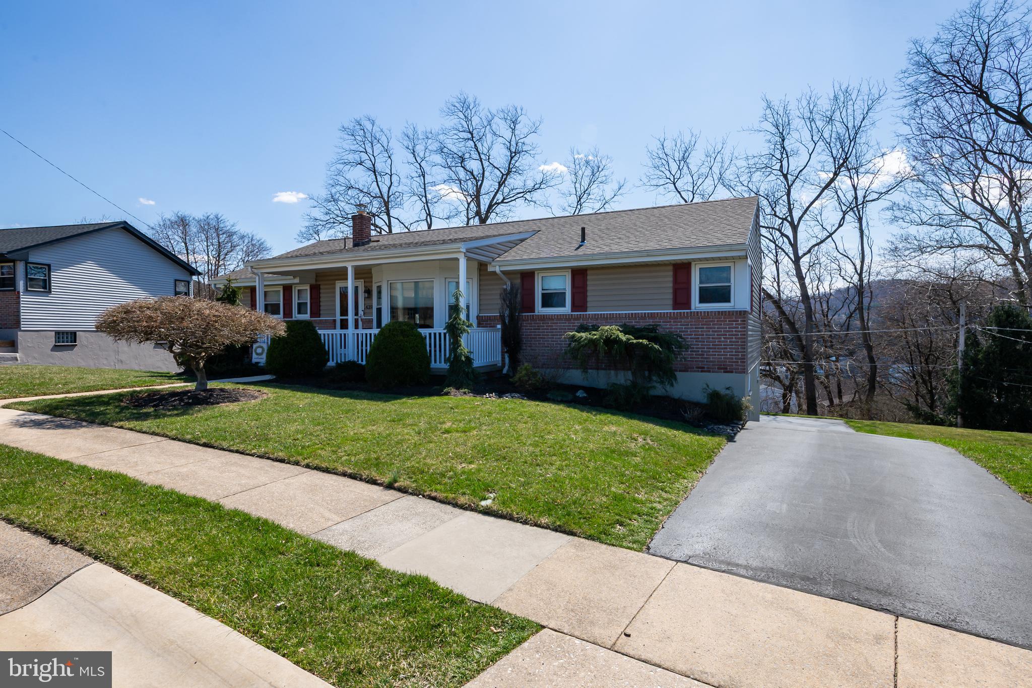 WEST HILLS - Residential