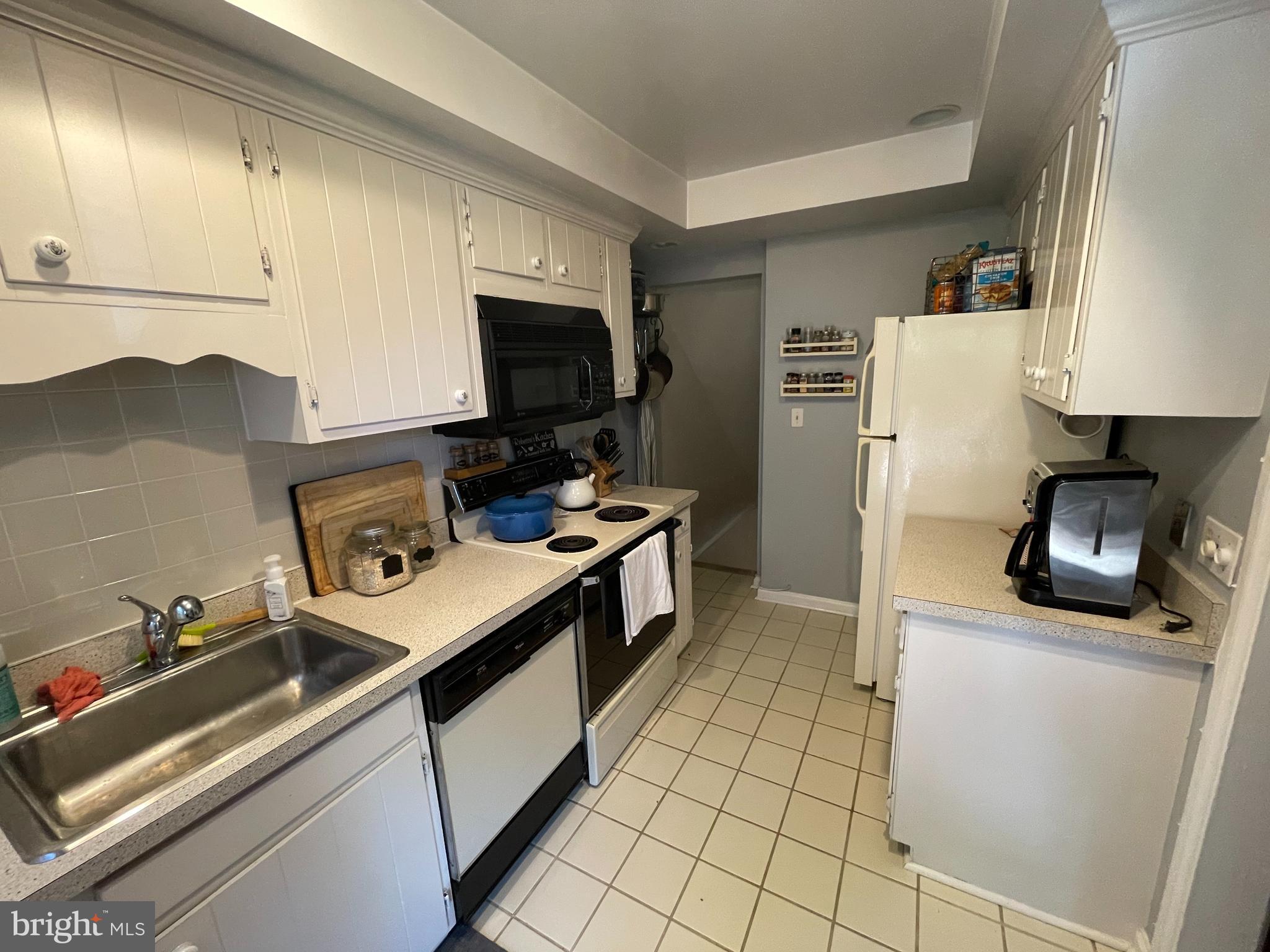 FAIRLINGTON GLEN - Residential Lease