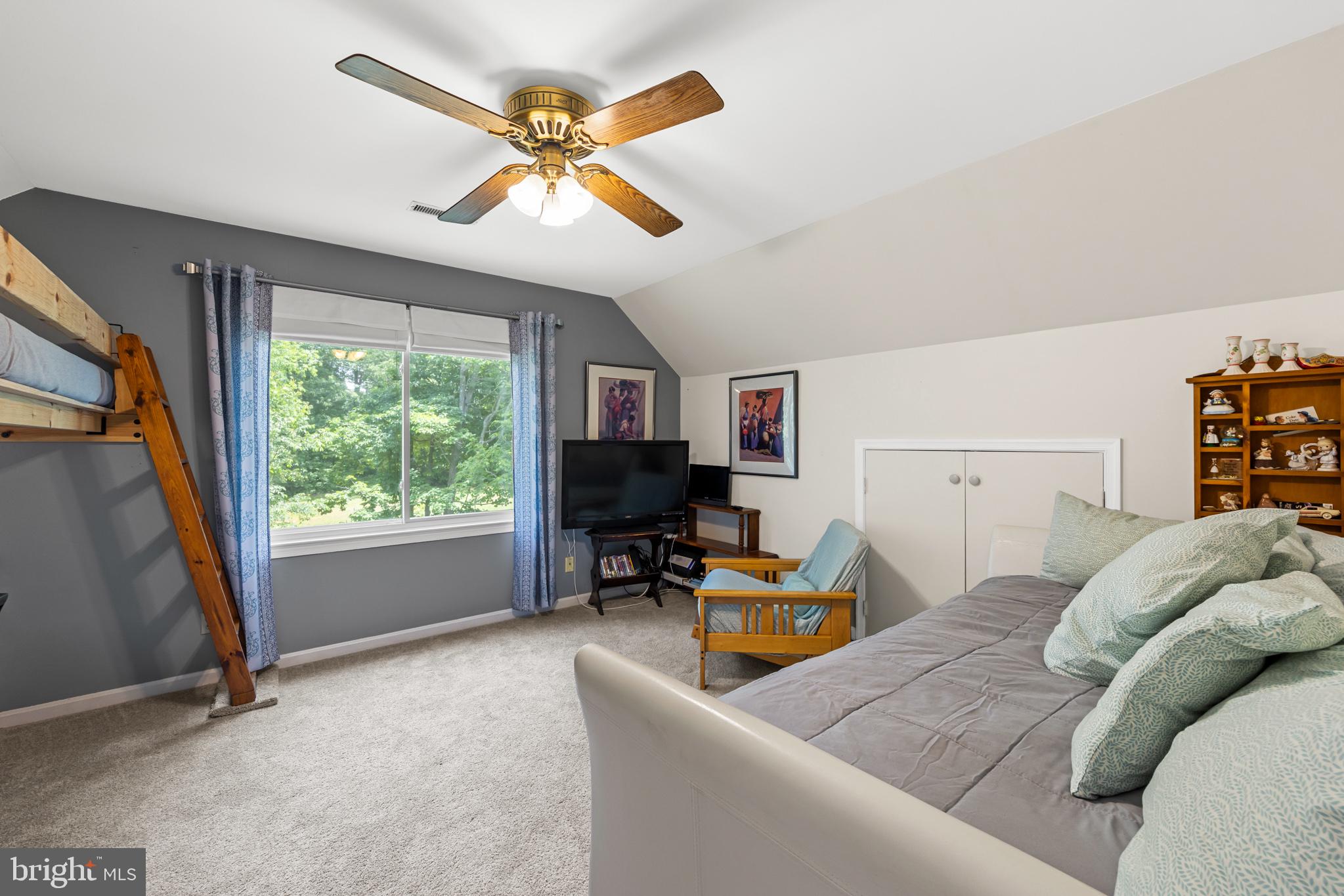 GOLDEN HILLS - Residential