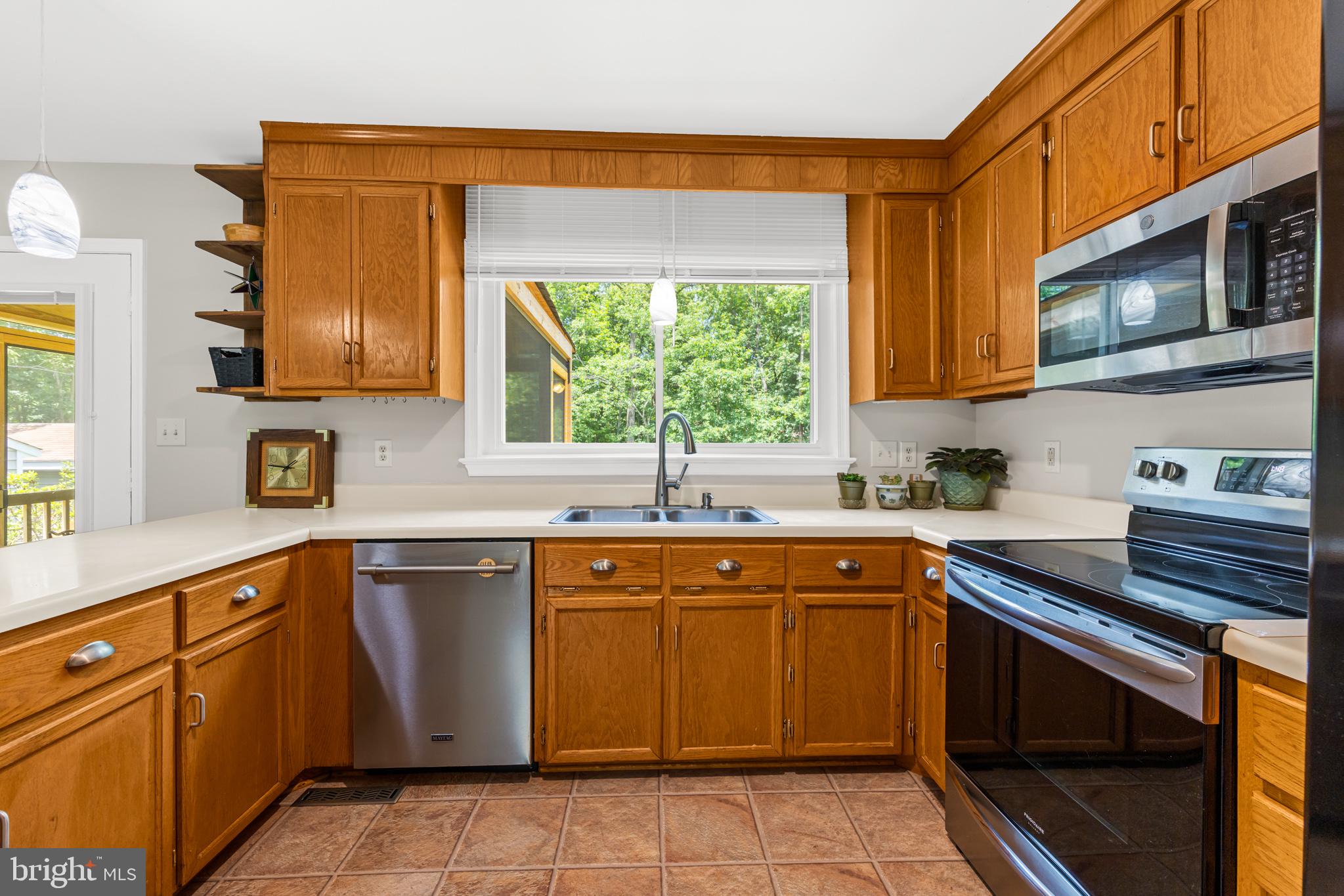 GOLDEN HILLS - Residential