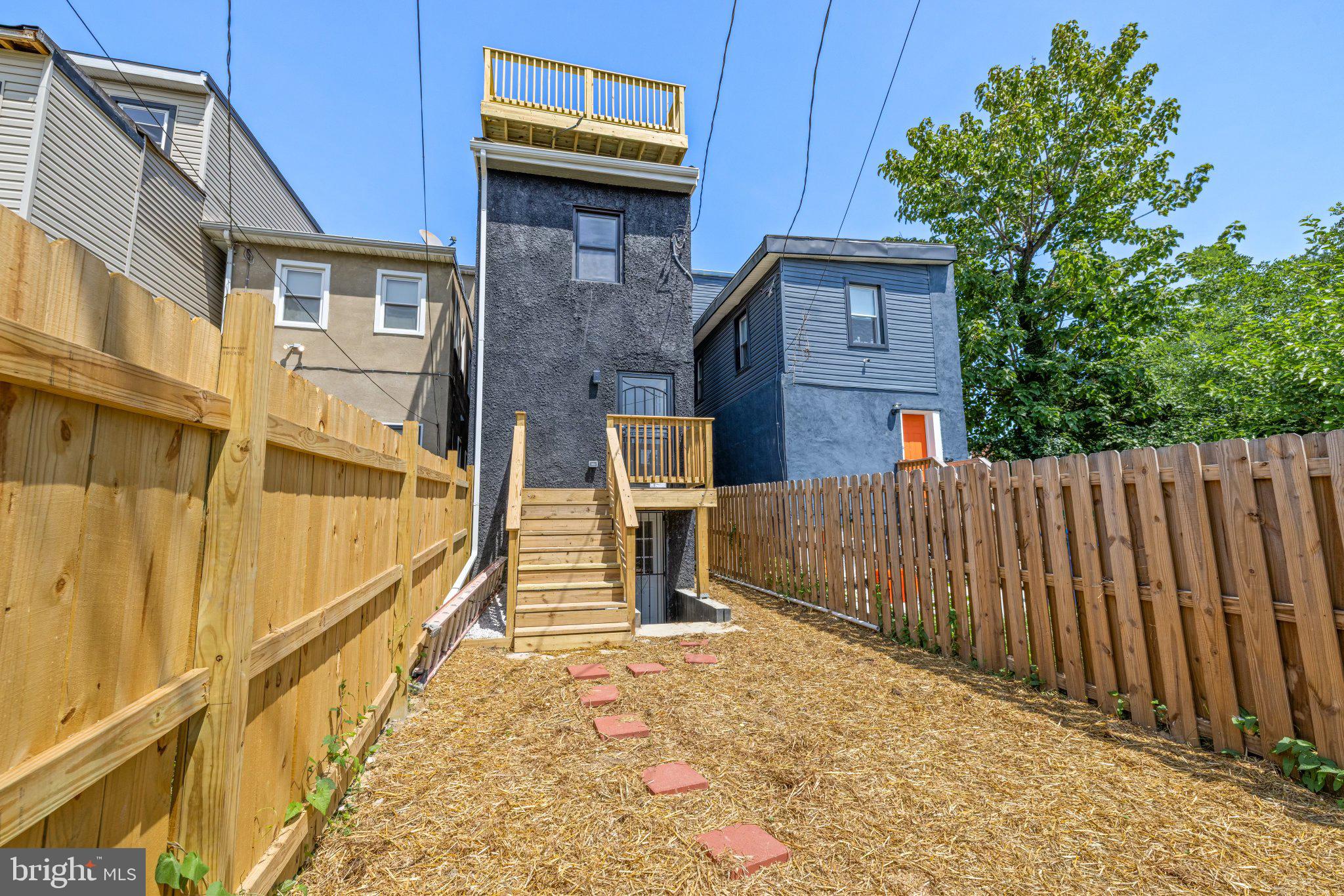 JOHNSTON SQUARE - Residential