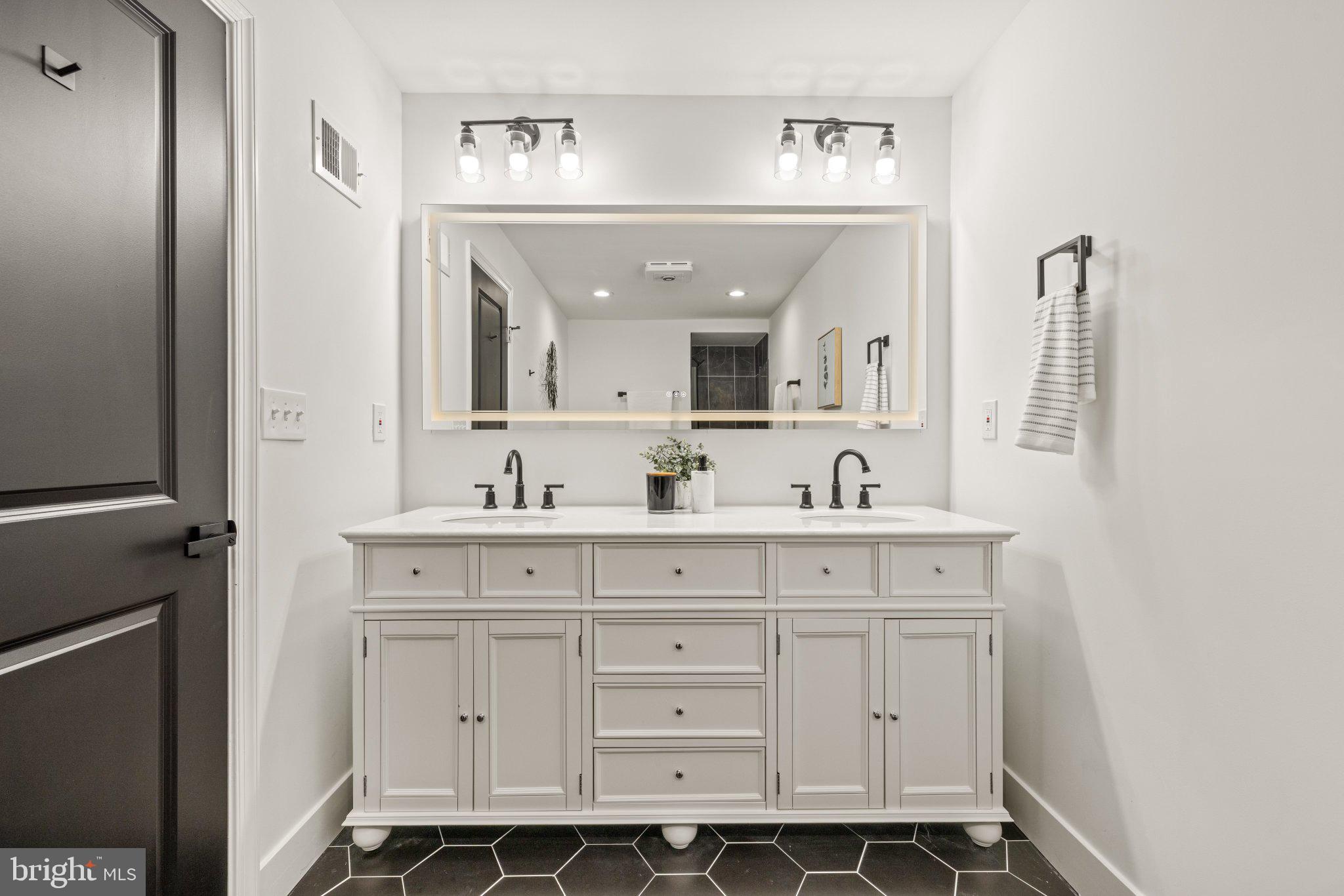 JOHNSTON SQUARE - Residential