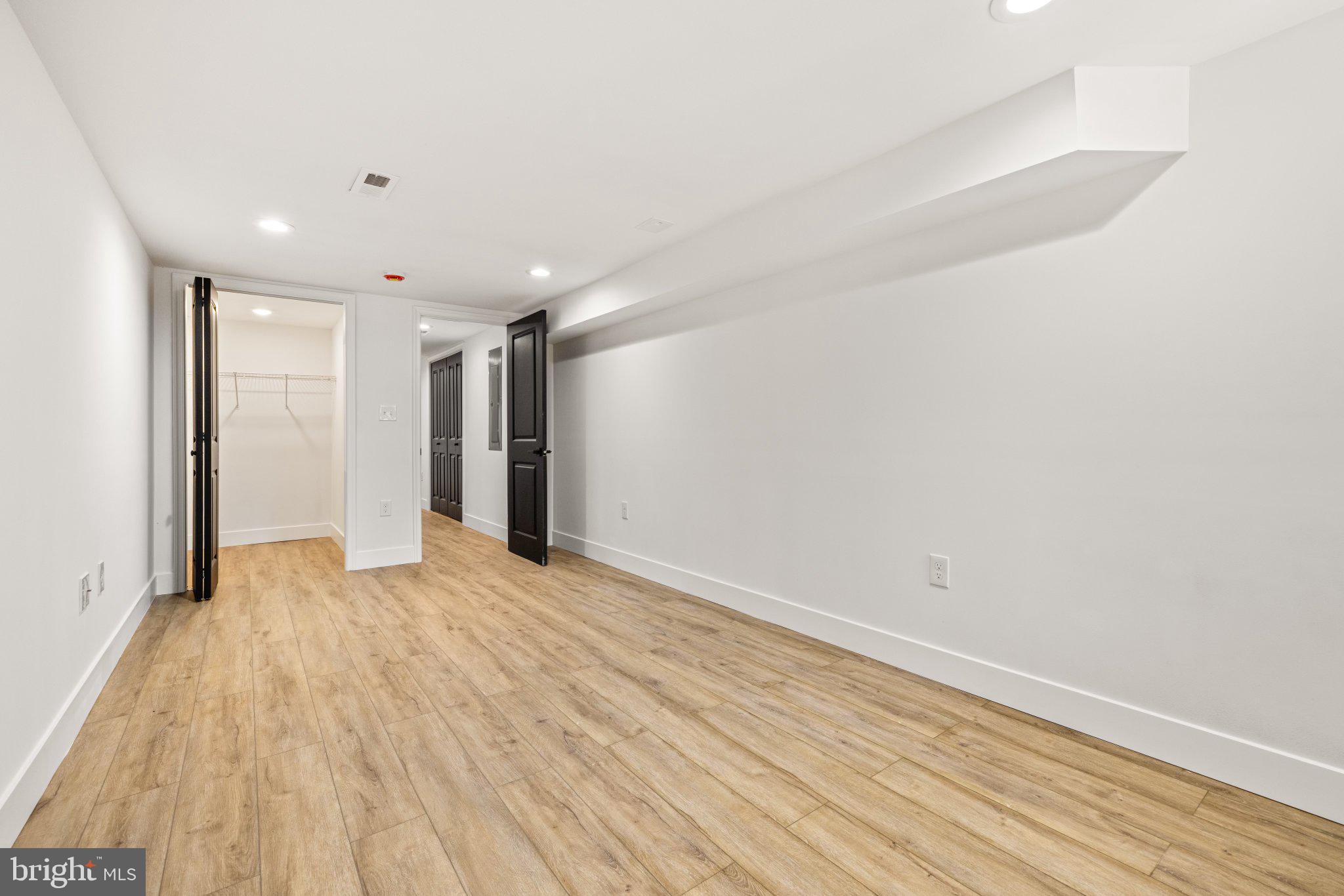 JOHNSTON SQUARE - Residential