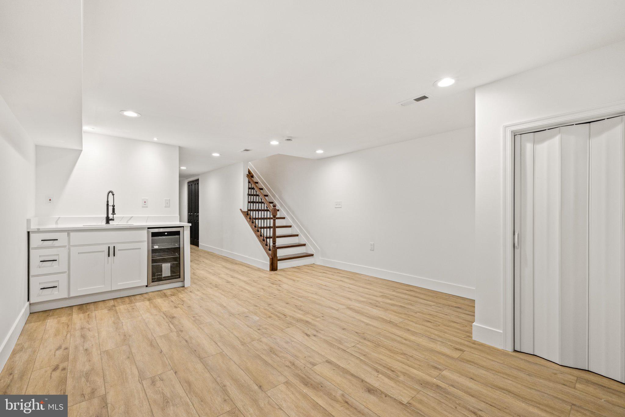 JOHNSTON SQUARE - Residential