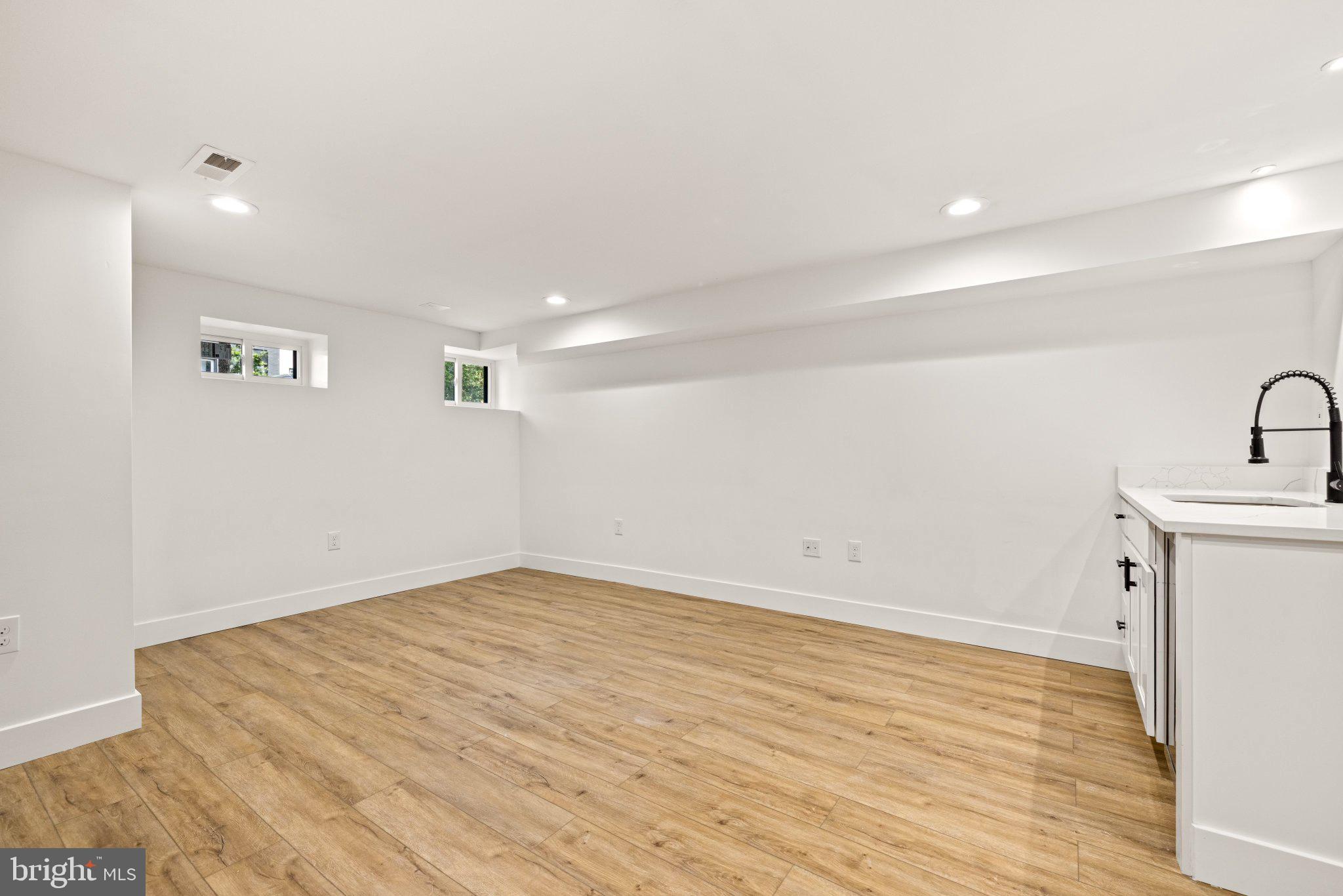 JOHNSTON SQUARE - Residential