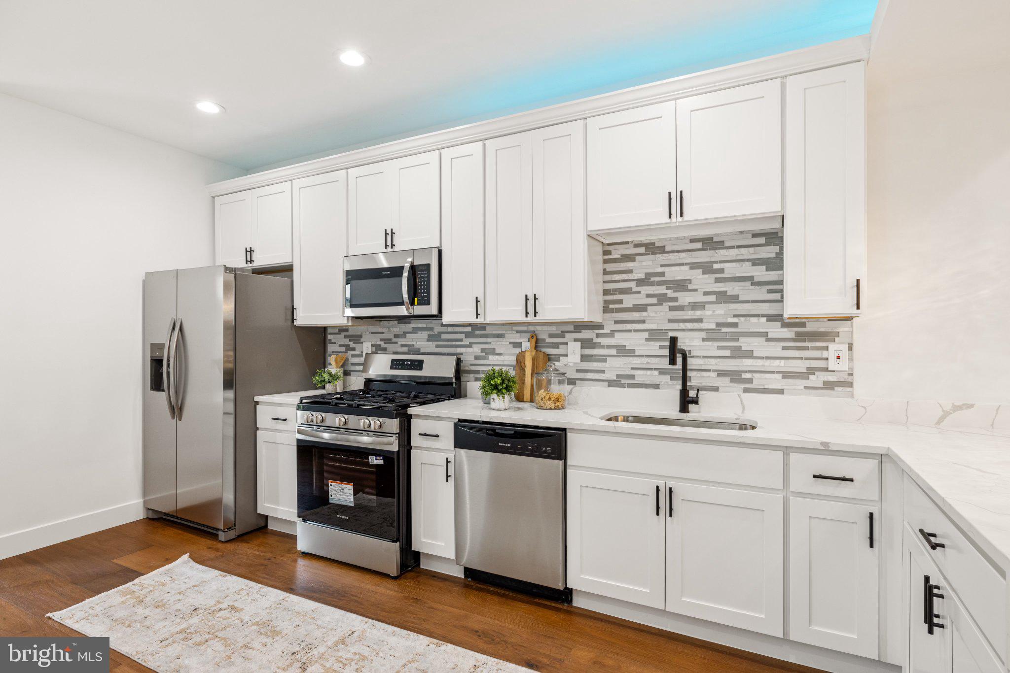 JOHNSTON SQUARE - Residential