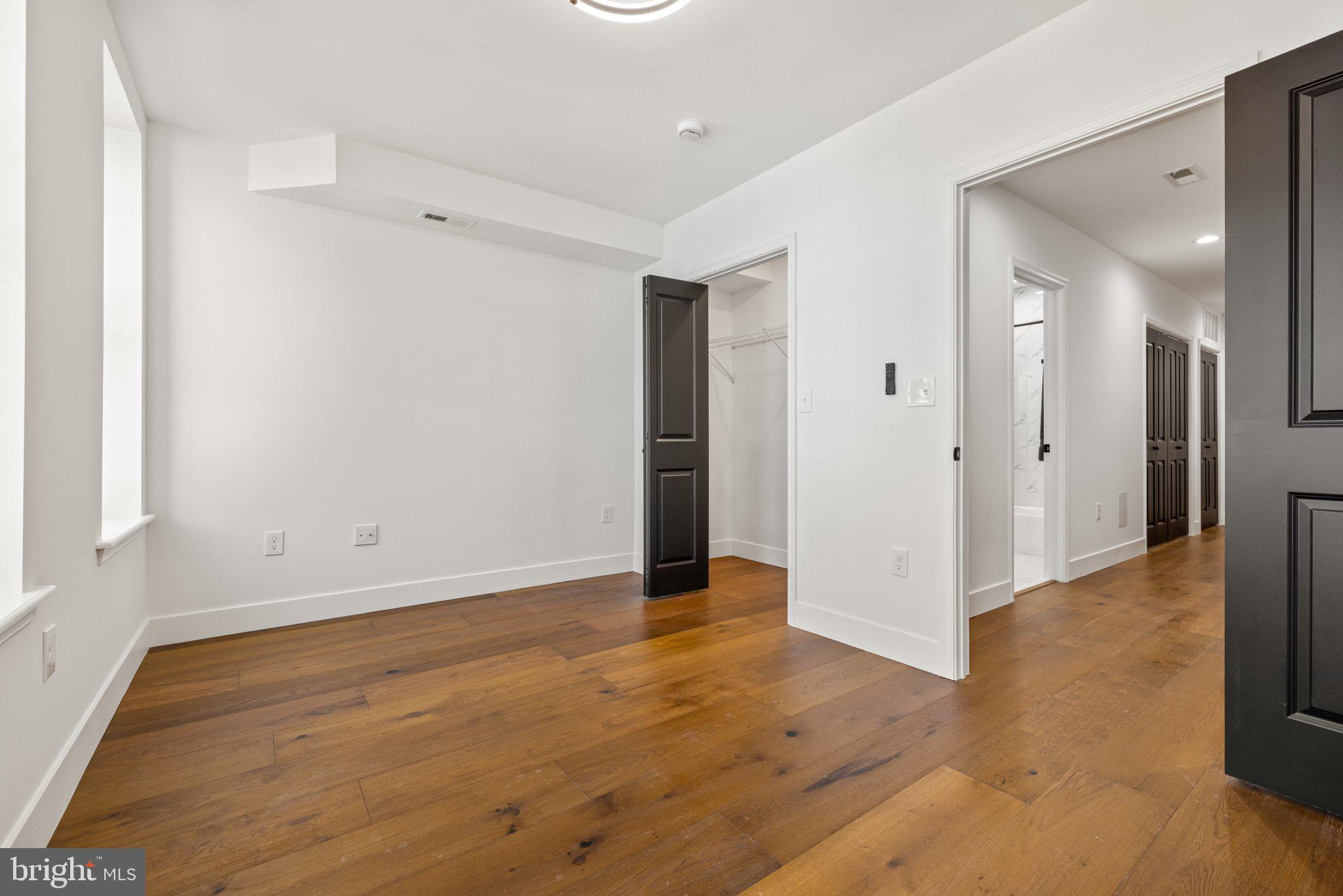 JOHNSTON SQUARE - Residential