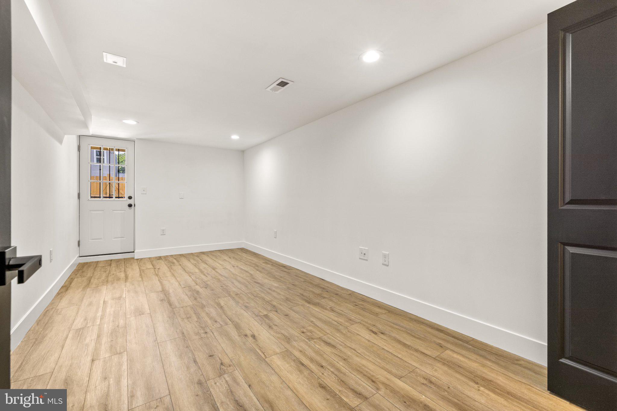 JOHNSTON SQUARE - Residential