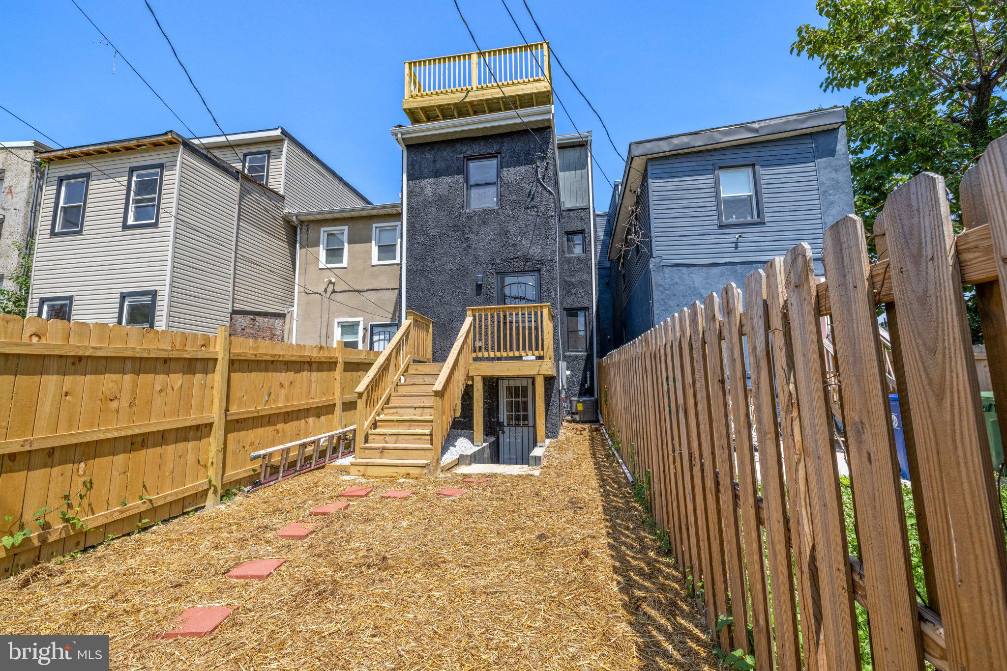JOHNSTON SQUARE - Residential