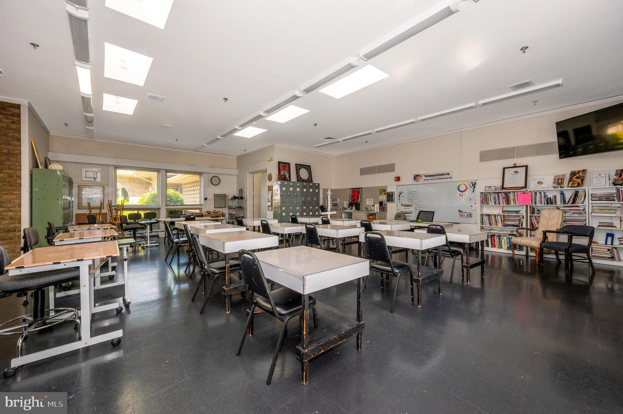 TURNBERRY COURTS AT LEIS - Residential