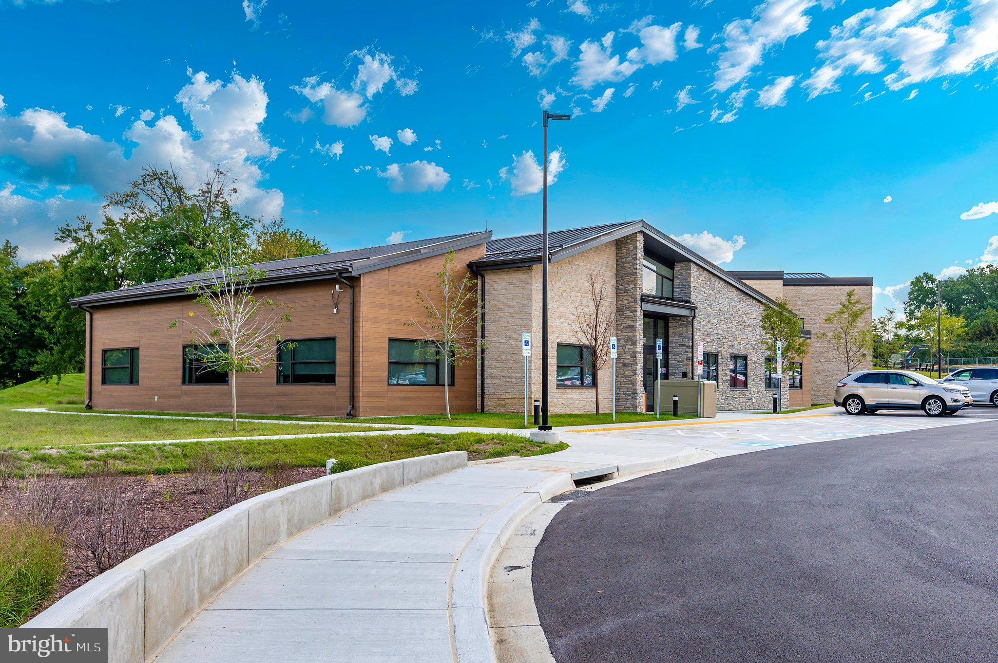 TURNBERRY COURTS AT LEIS - Residential
