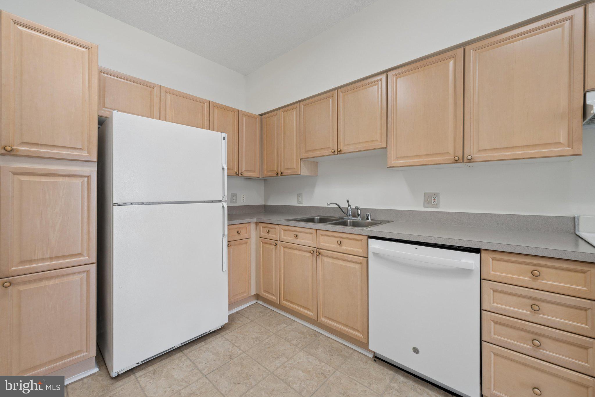 TURNBERRY COURTS AT LEIS - Residential