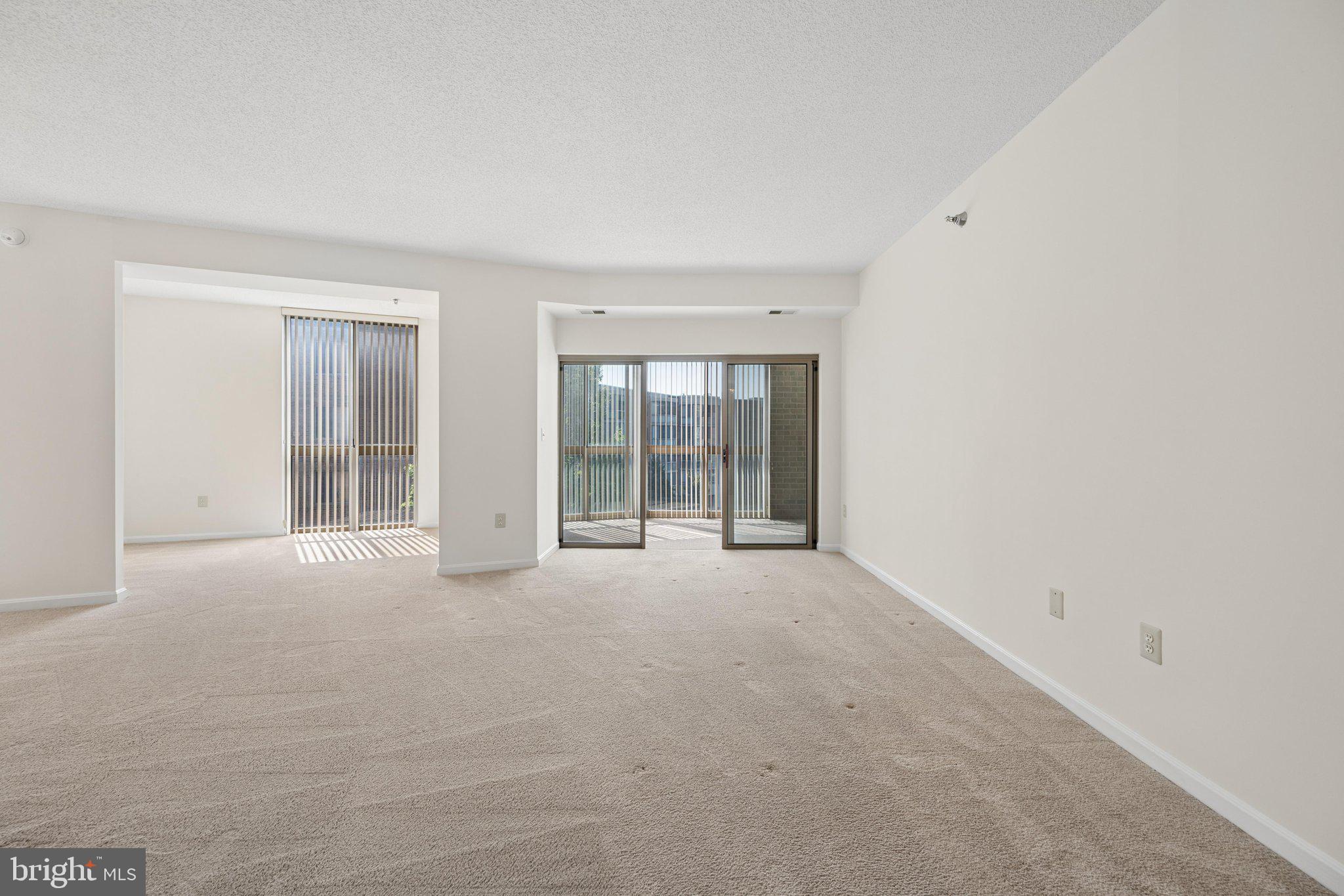 TURNBERRY COURTS AT LEIS - Residential
