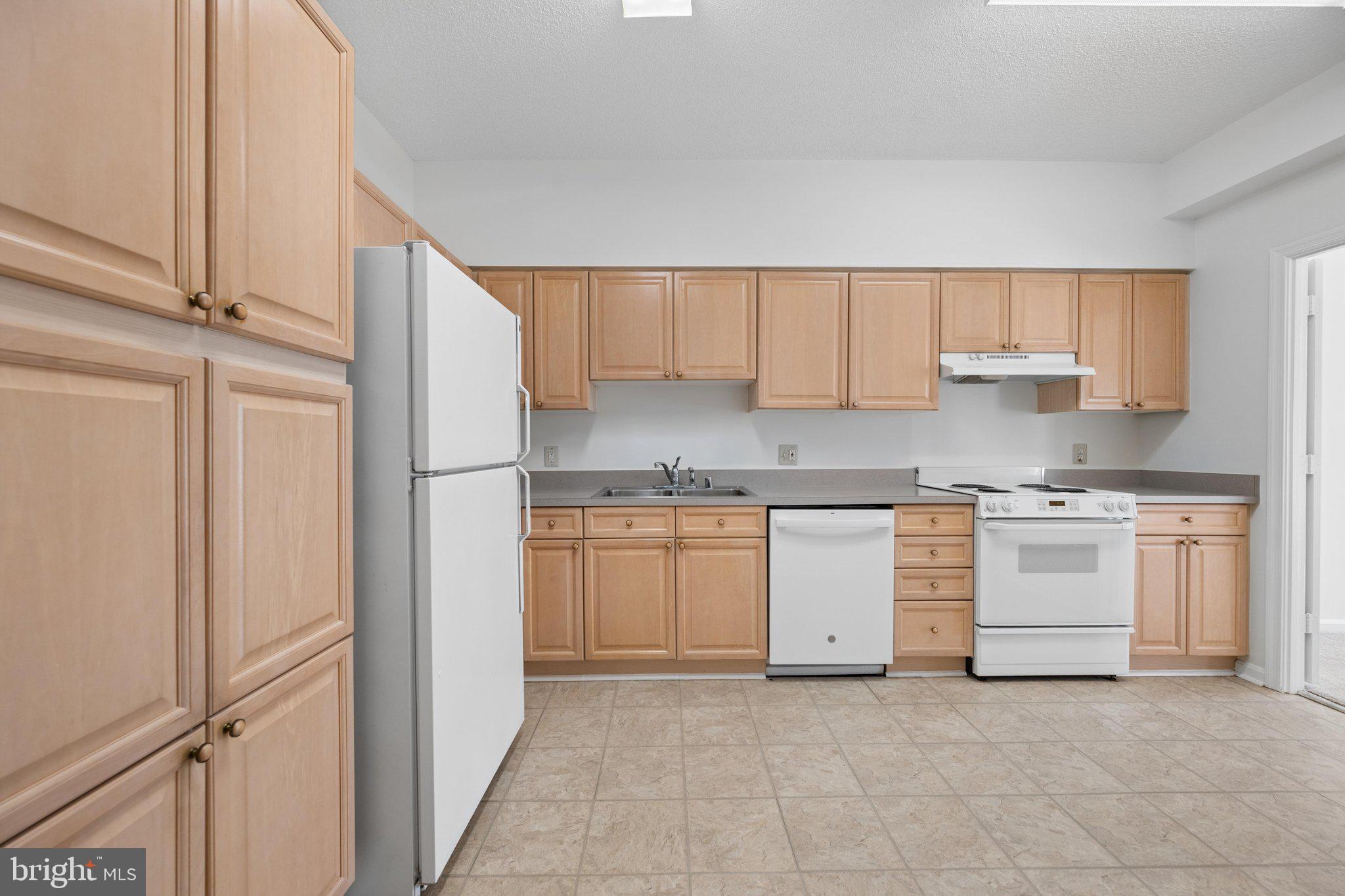 TURNBERRY COURTS AT LEIS - Residential