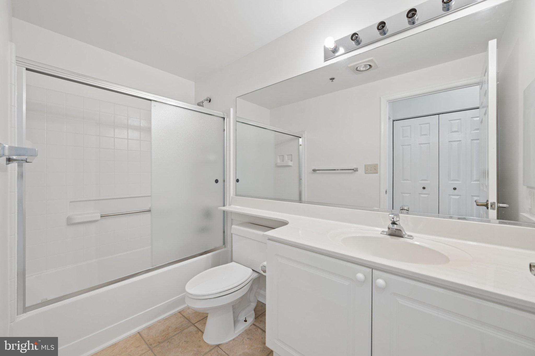 TURNBERRY COURTS AT LEIS - Residential