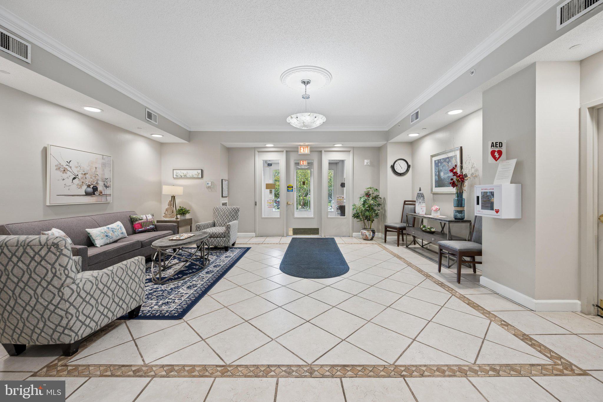 TURNBERRY COURTS AT LEIS - Residential