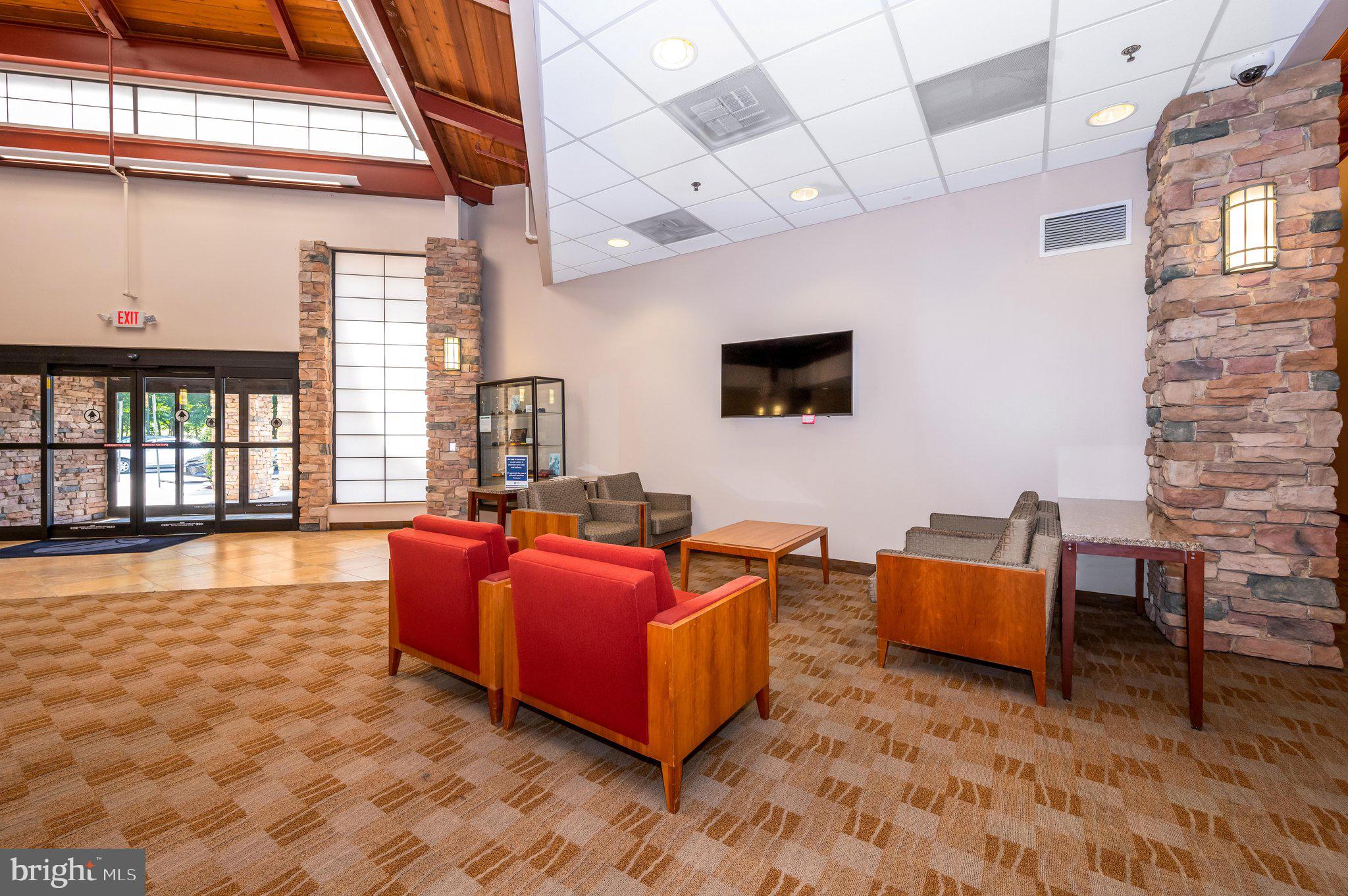 TURNBERRY COURTS AT LEIS - Residential