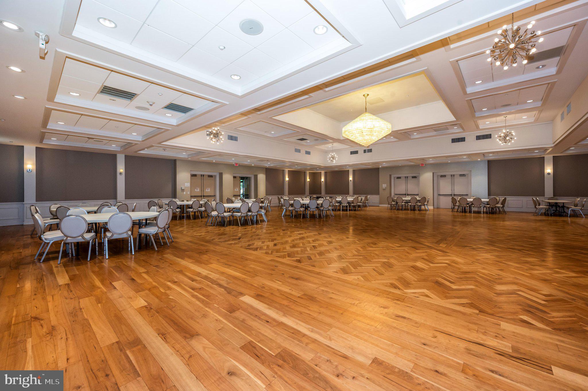 TURNBERRY COURTS AT LEIS - Residential